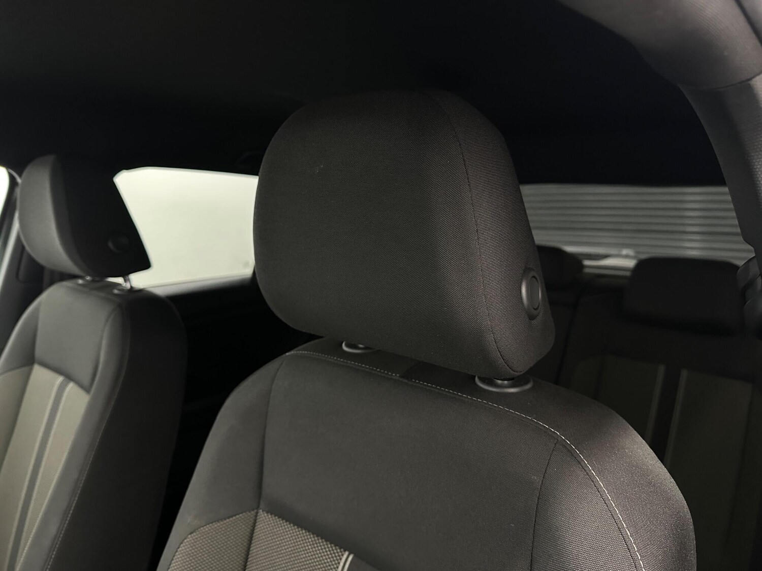 Used Volkswagen T-Roc for sale - 77497174: Photo 34