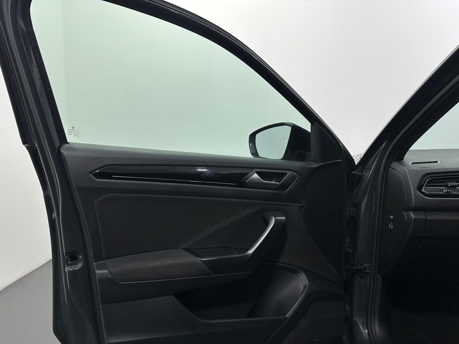 Used Volkswagen T-Roc for sale - 77497174: Photo 35