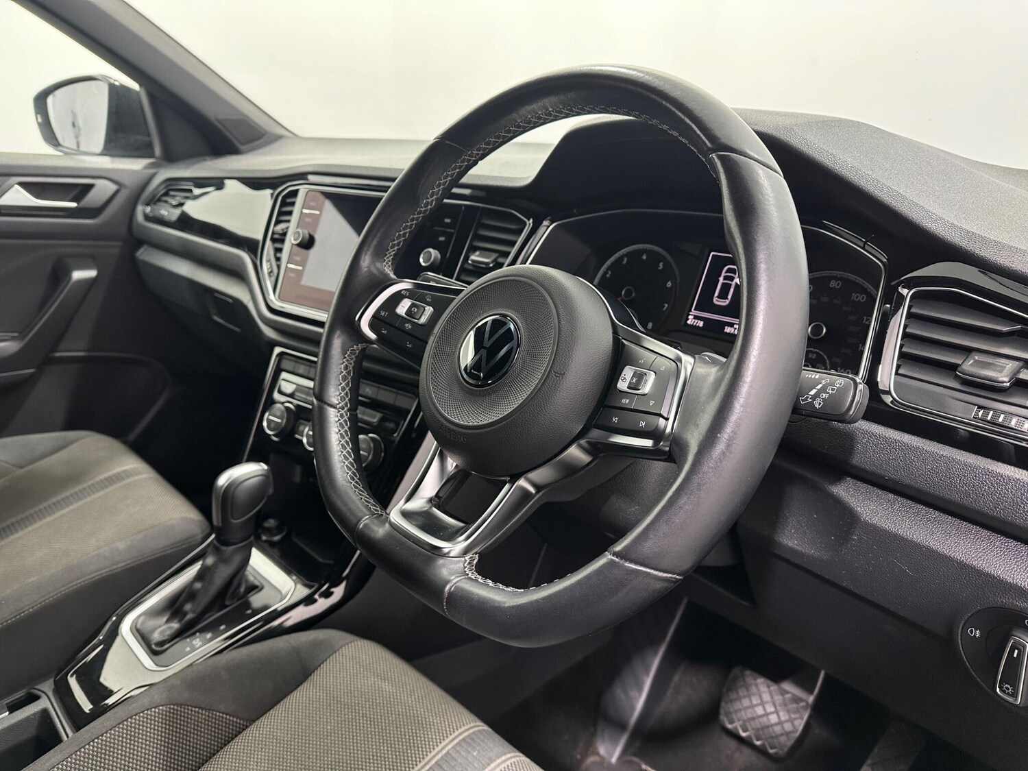 Used Volkswagen T-Roc for sale - 77497174: Photo 9