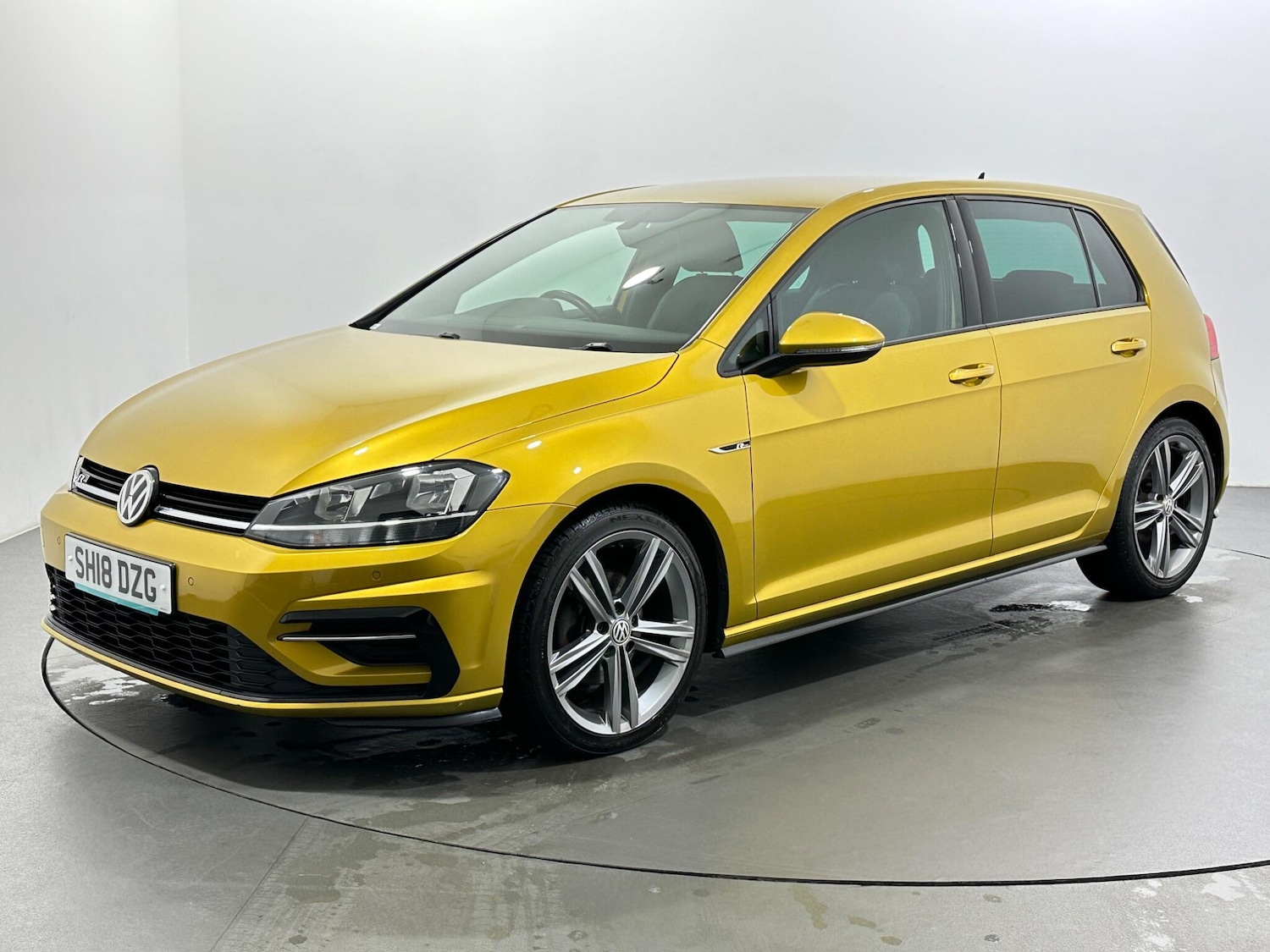 Used Volkswagen Golf 2018 for sale - 76878978: Photo 4