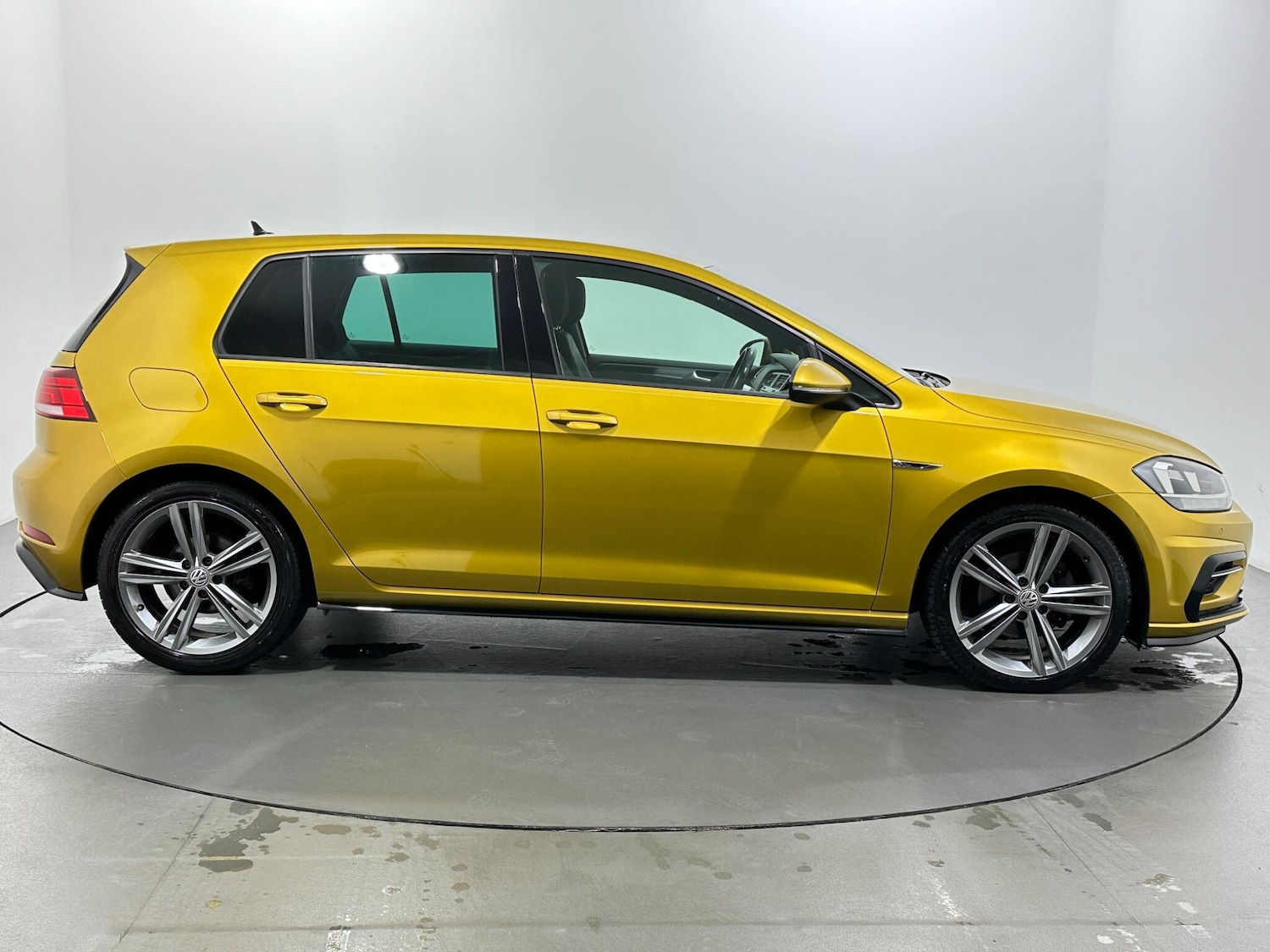 Used Volkswagen Golf 2018 for sale - 76878978: Photo 9