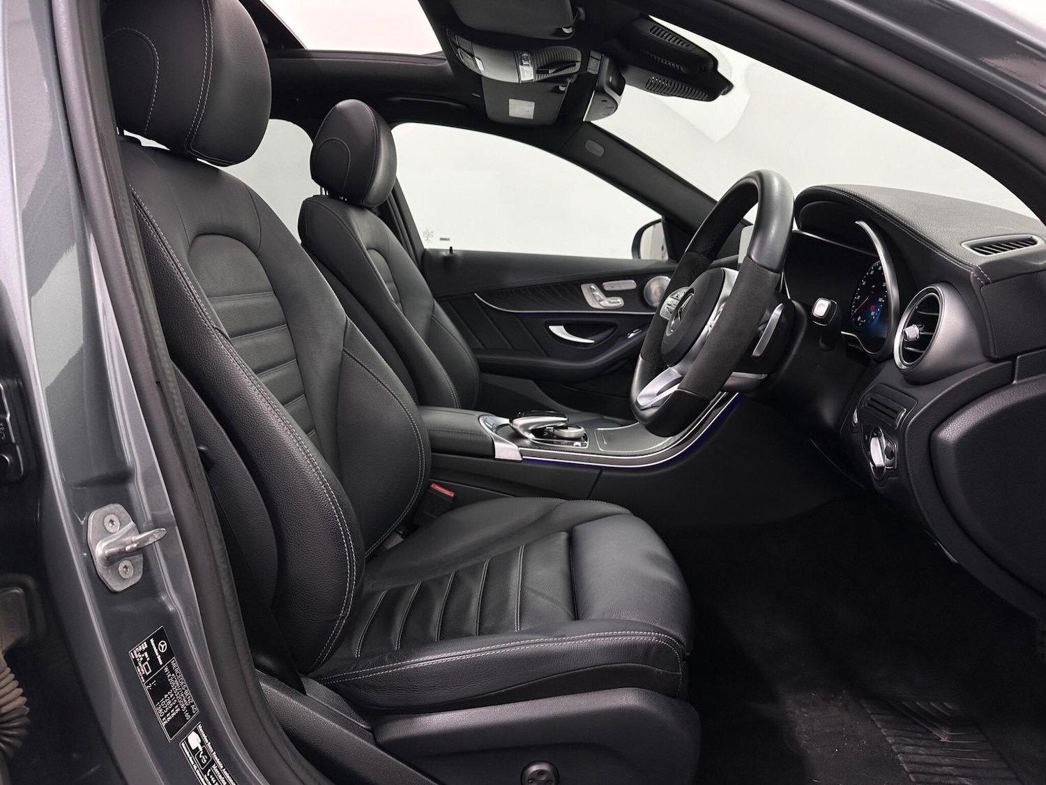 Used Mercedes-Benz C Class 2021 for sale - 76878987: Photo 31