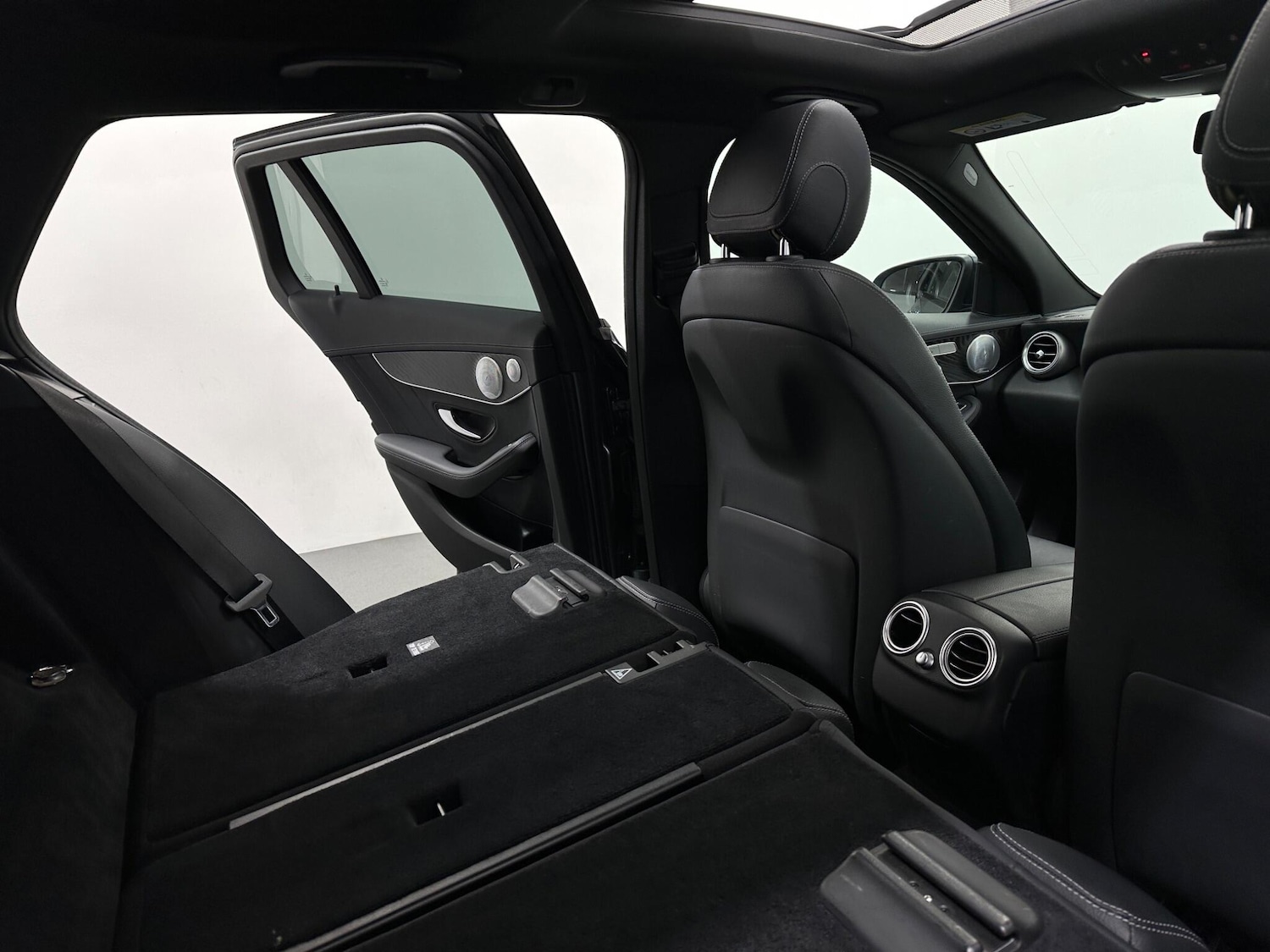 Used Mercedes-Benz C Class 2021 for sale - 76878987: Photo 48