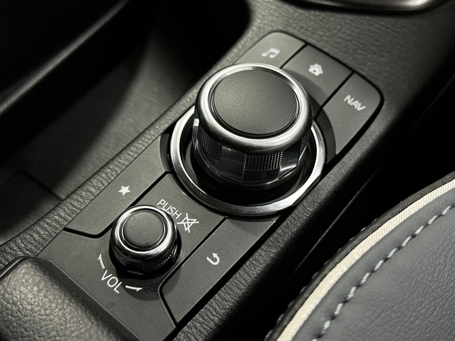 Used Mazda Mazda2 for sale - 77704621: Photo 21