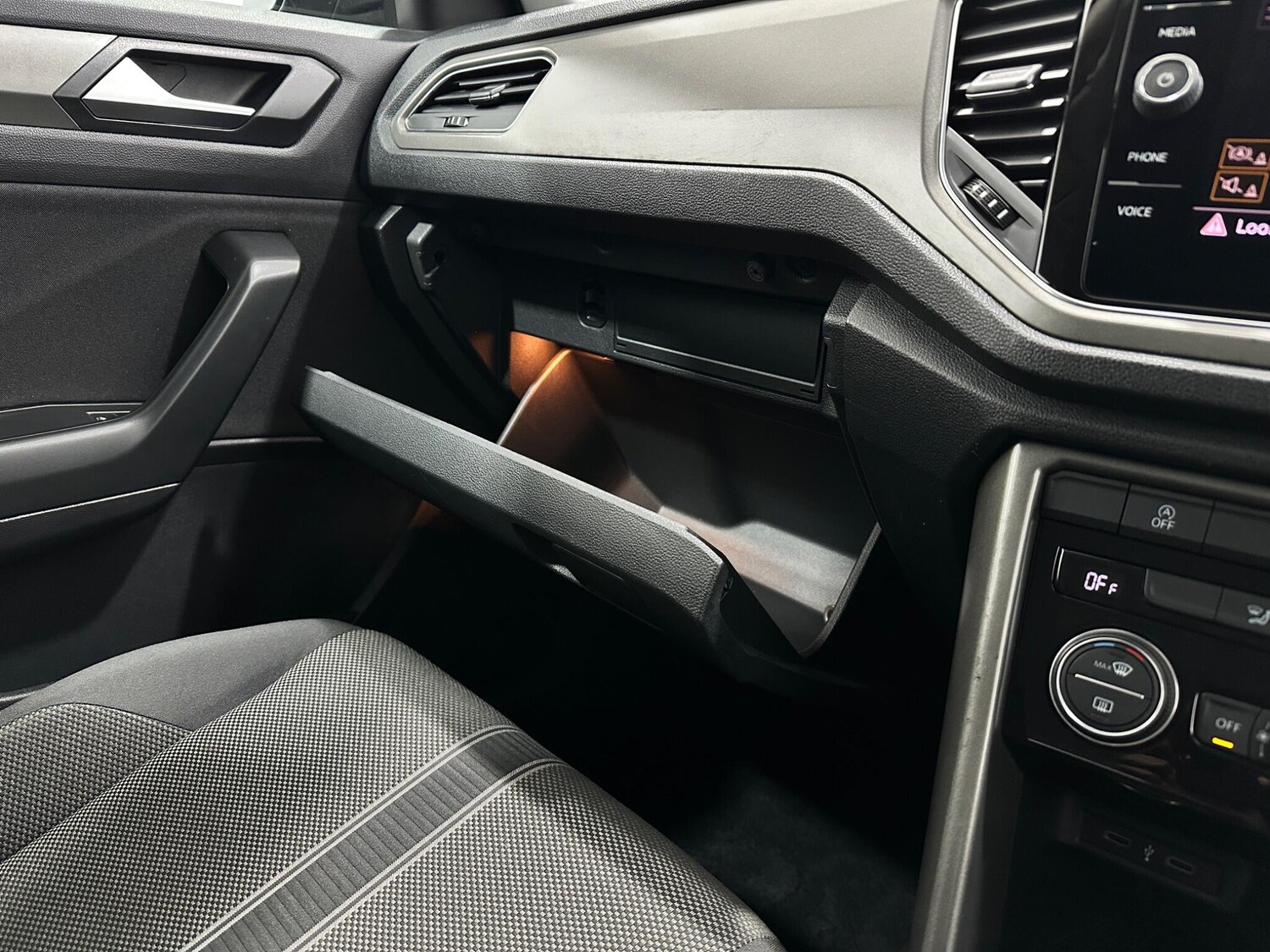 Used Volkswagen T-Roc 2021 for sale - 77838477: Photo 28