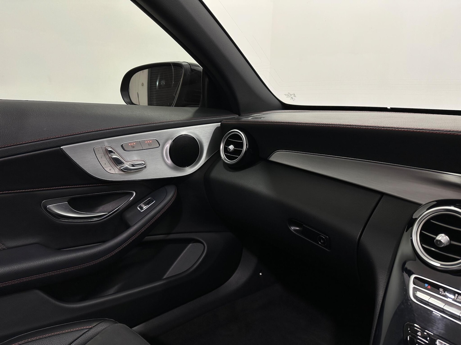 Used Mercedes-Benz C Class 2018 for sale - 77155750: Photo 26