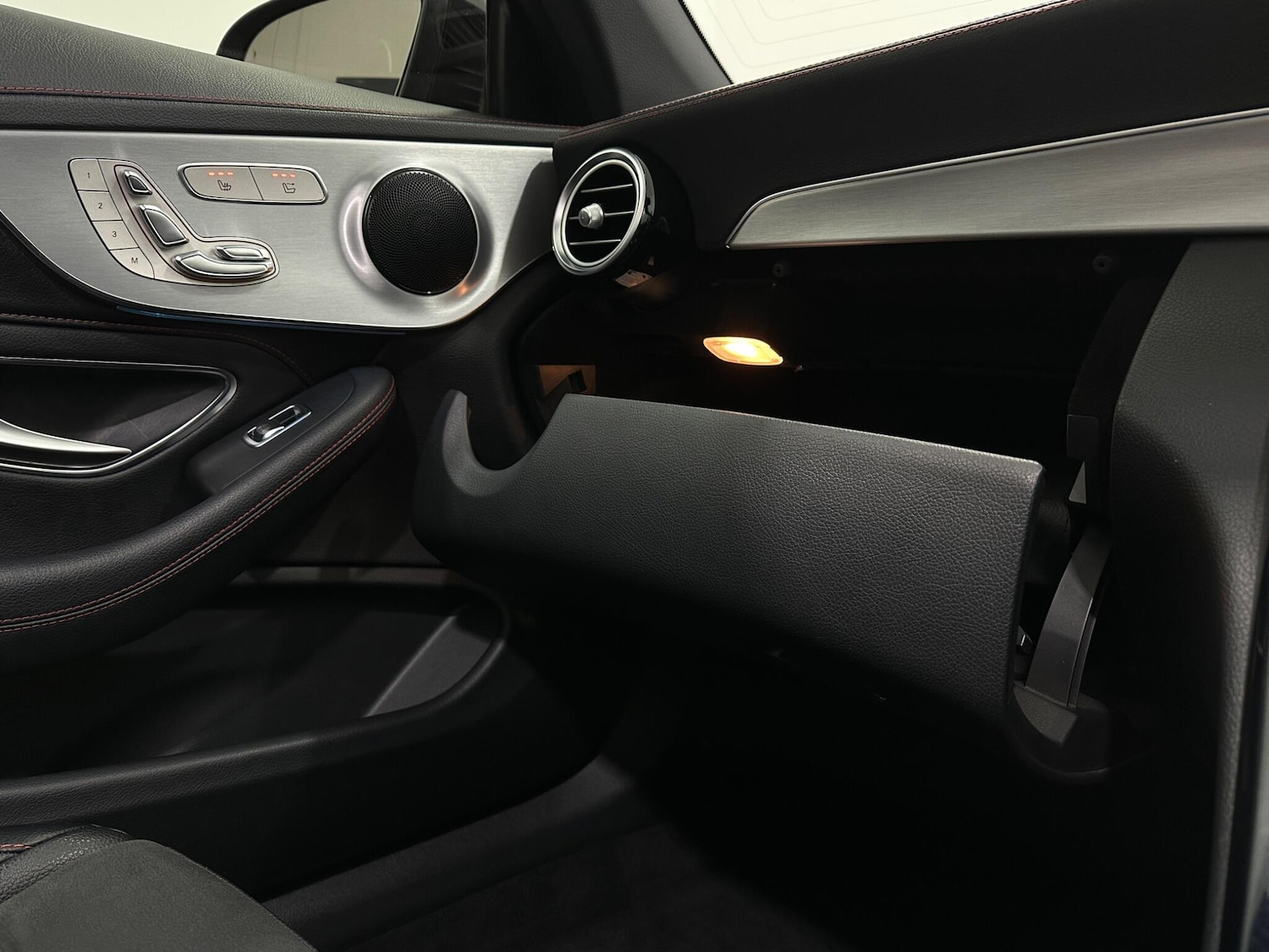 Used Mercedes-Benz C Class 2018 for sale - 77155750: Photo 27