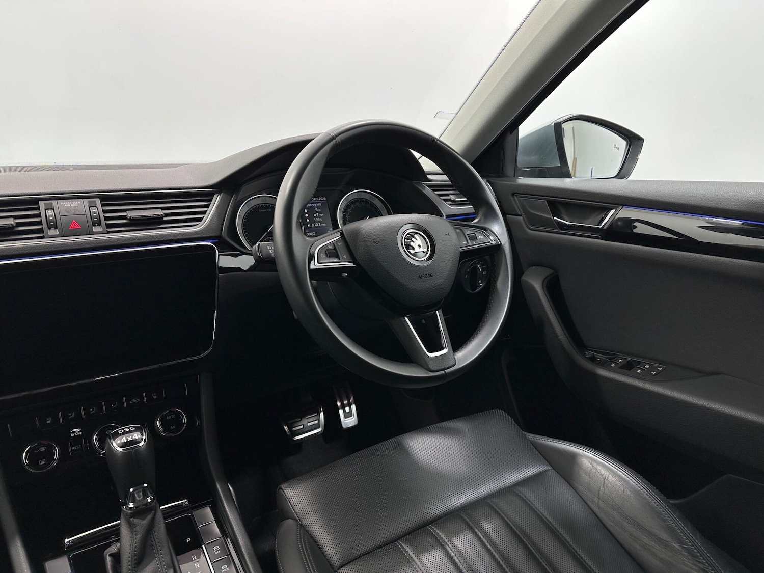 Used Skoda Superb 2019 for sale - 77132070: Photo 11