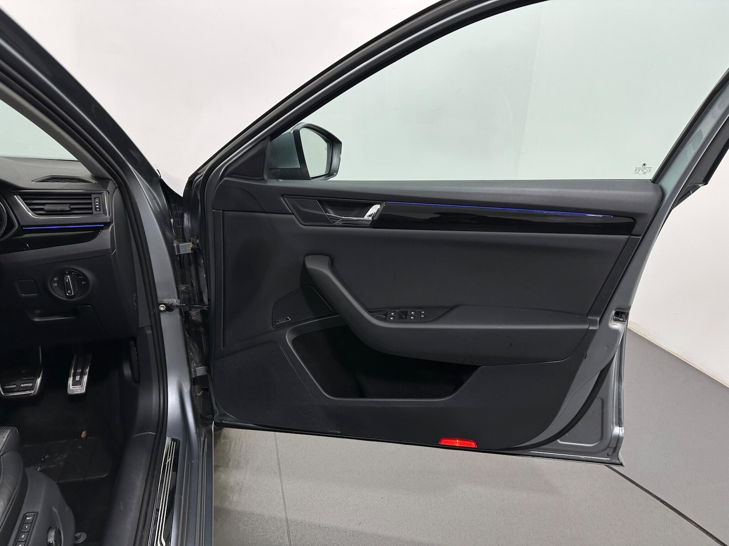 Used Skoda Superb 2019 for sale - 77132070: Photo 33