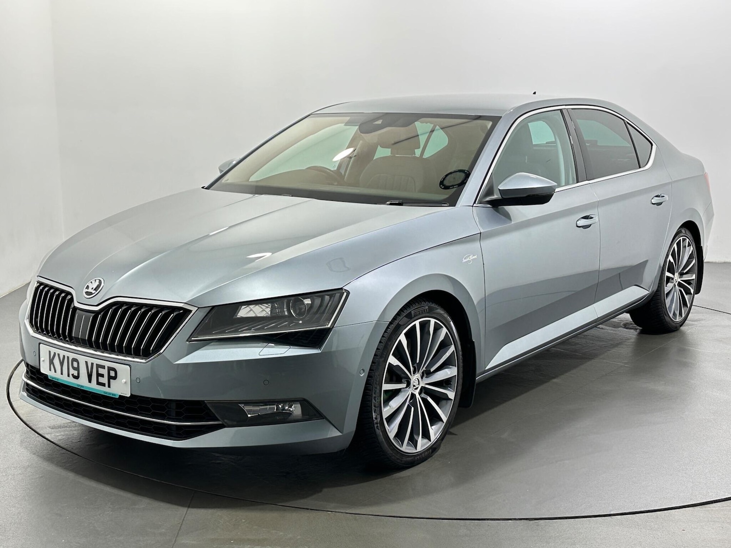 Used Skoda Superb 2019 for sale - 77132070: Photo 4