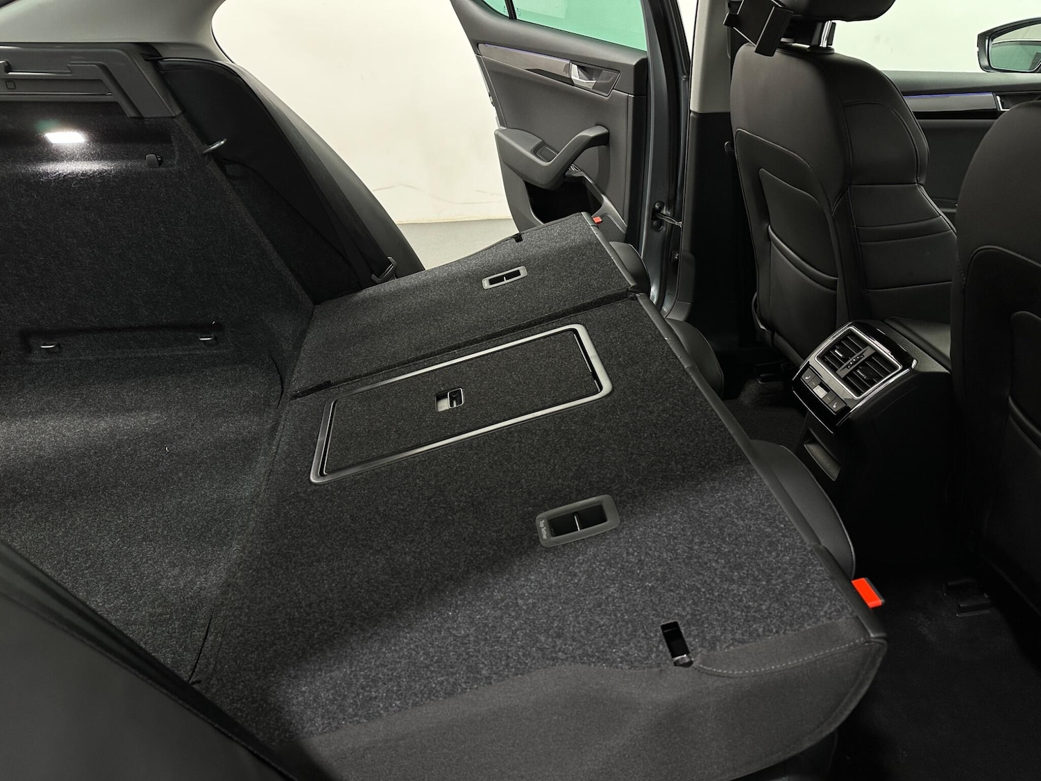 Used Skoda Superb 2019 for sale - 77132070: Photo 46