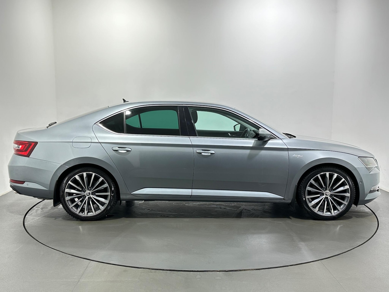 Used Skoda Superb 2019 for sale - 77132070: Photo 9