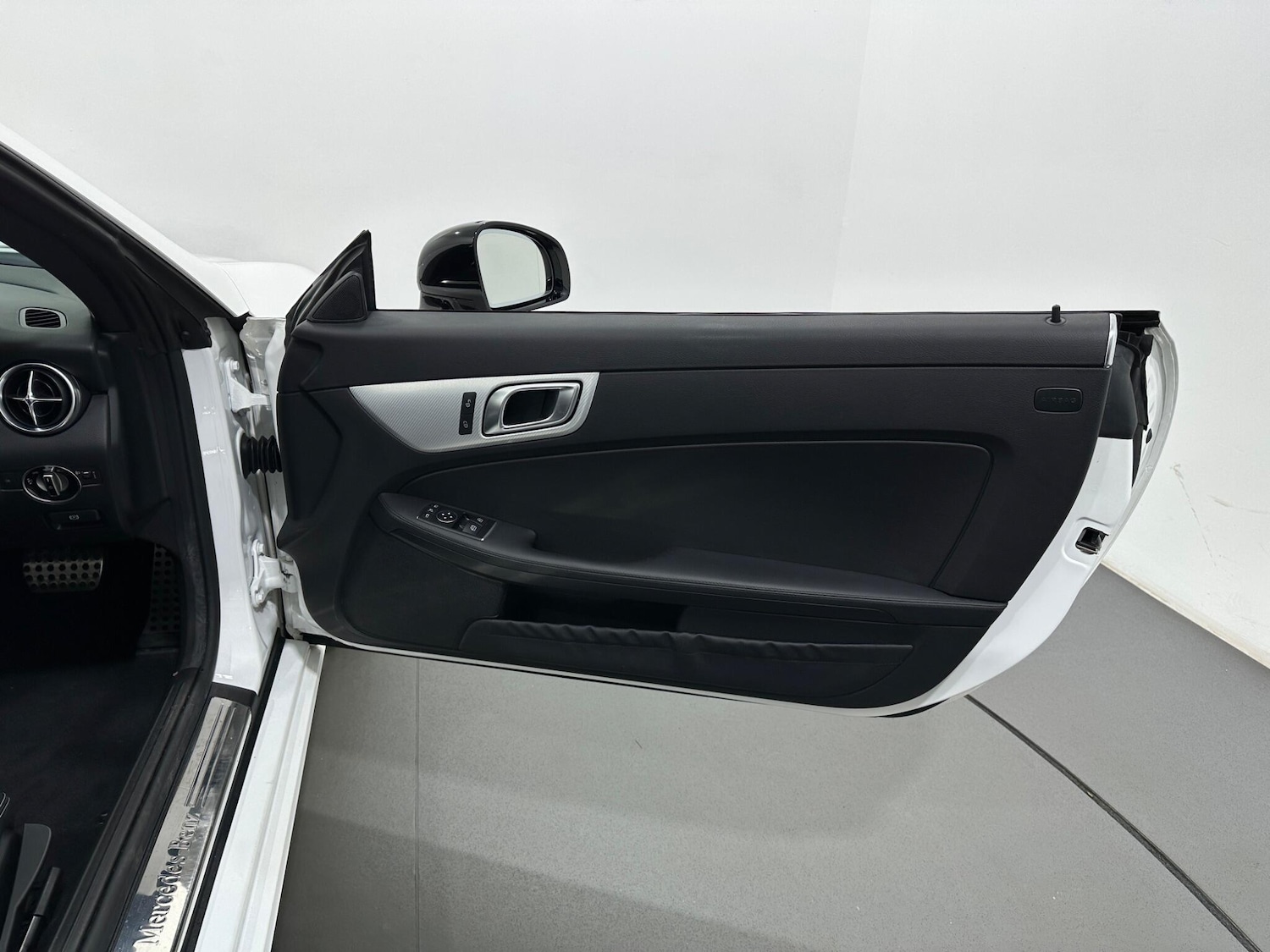 Used Mercedes-Benz SLC 2017 for sale - 77306111: Photo 33