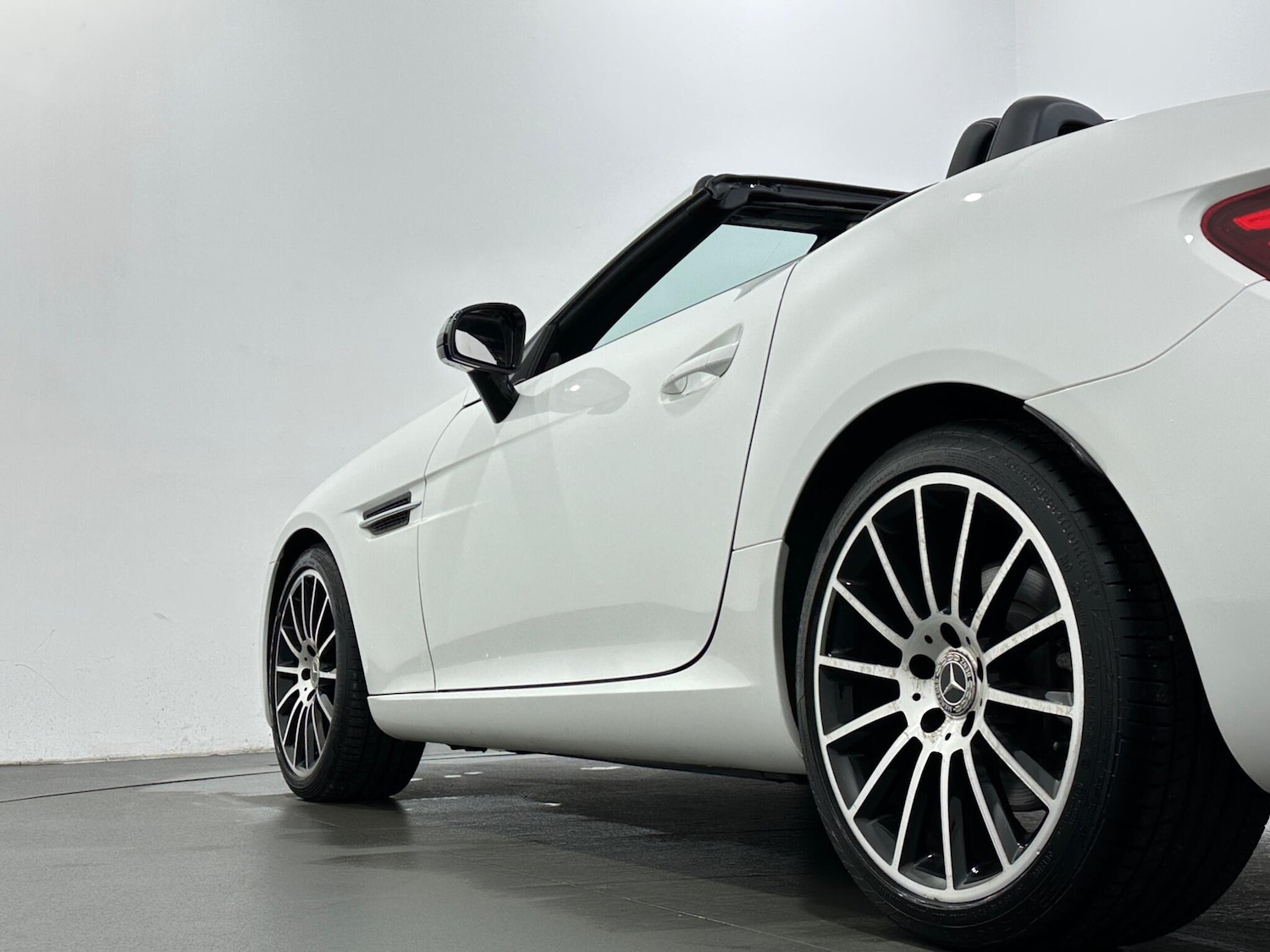 Used Mercedes-Benz SLC 2017 for sale - 77306111: Photo 40