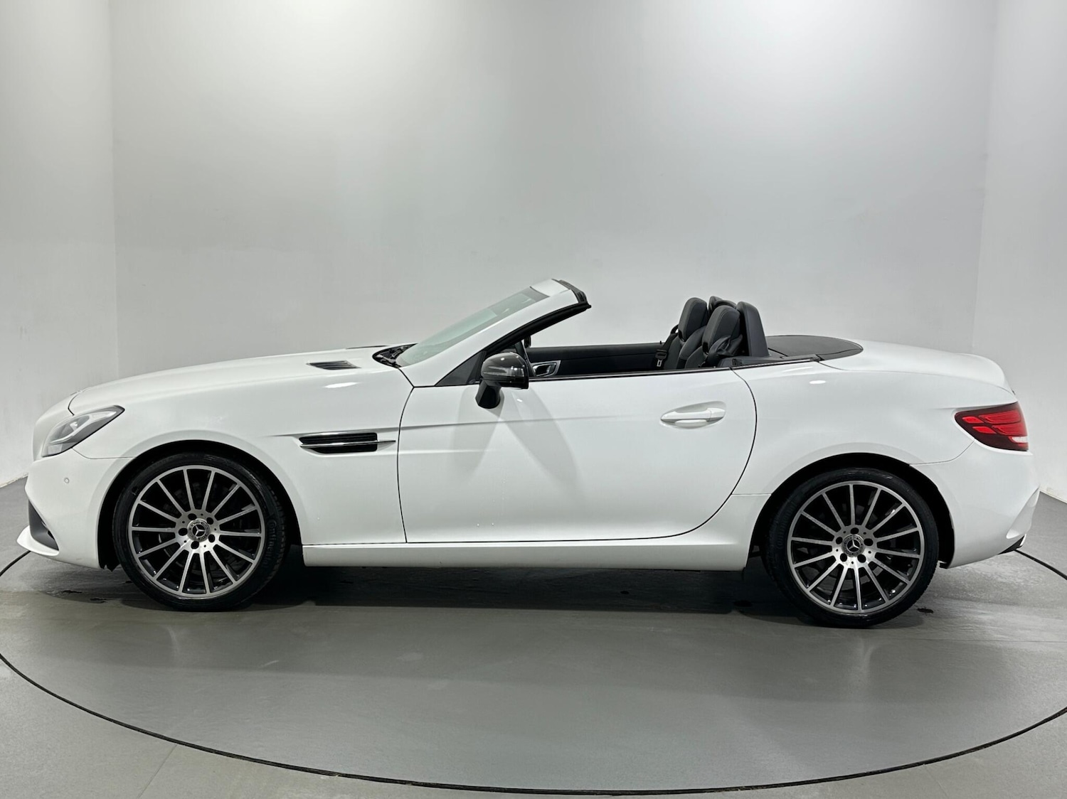 Used Mercedes-Benz SLC 2017 for sale - 77306111: Photo 5