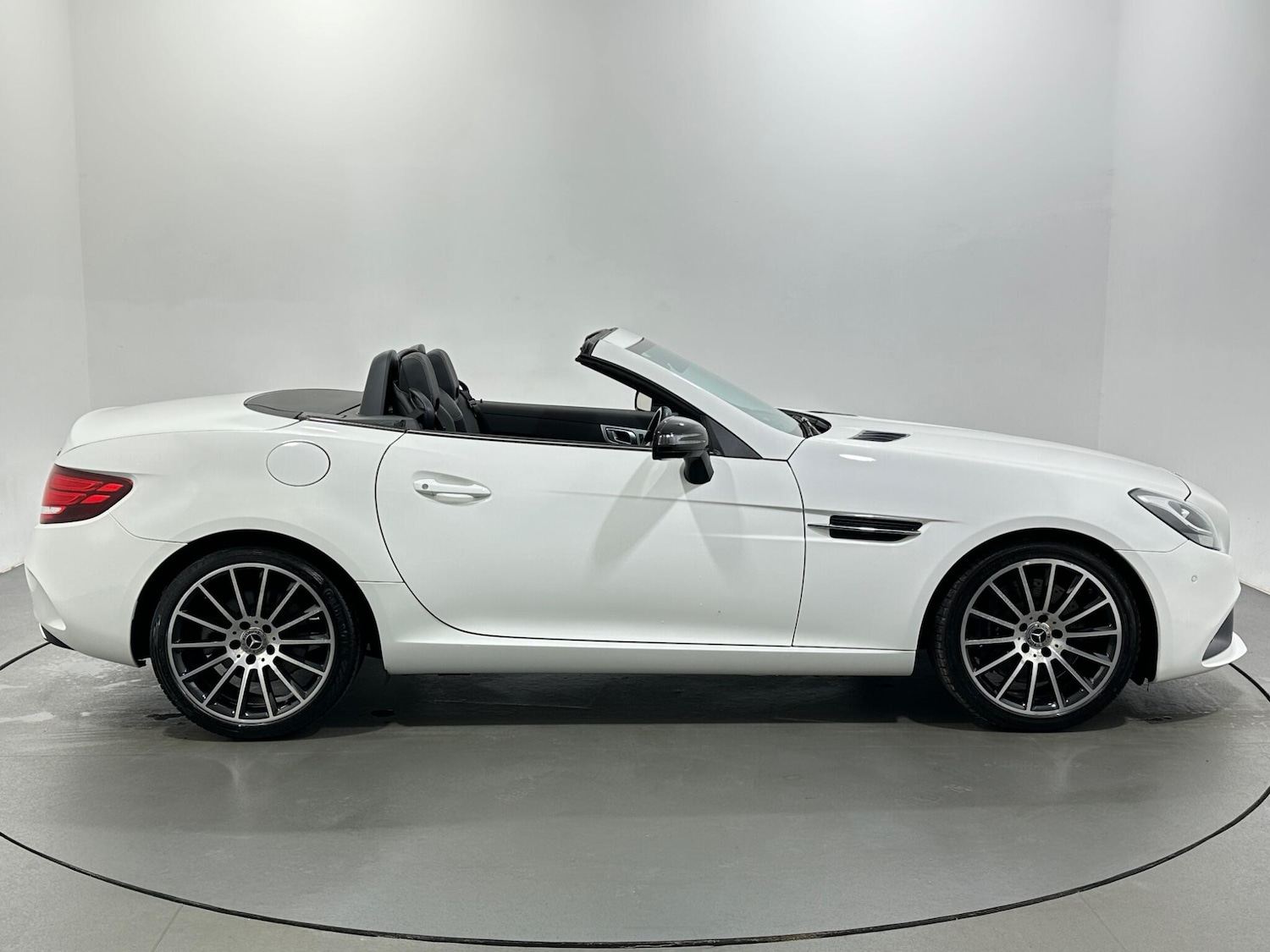 Used Mercedes-Benz SLC 2017 for sale - 77306111: Photo 9