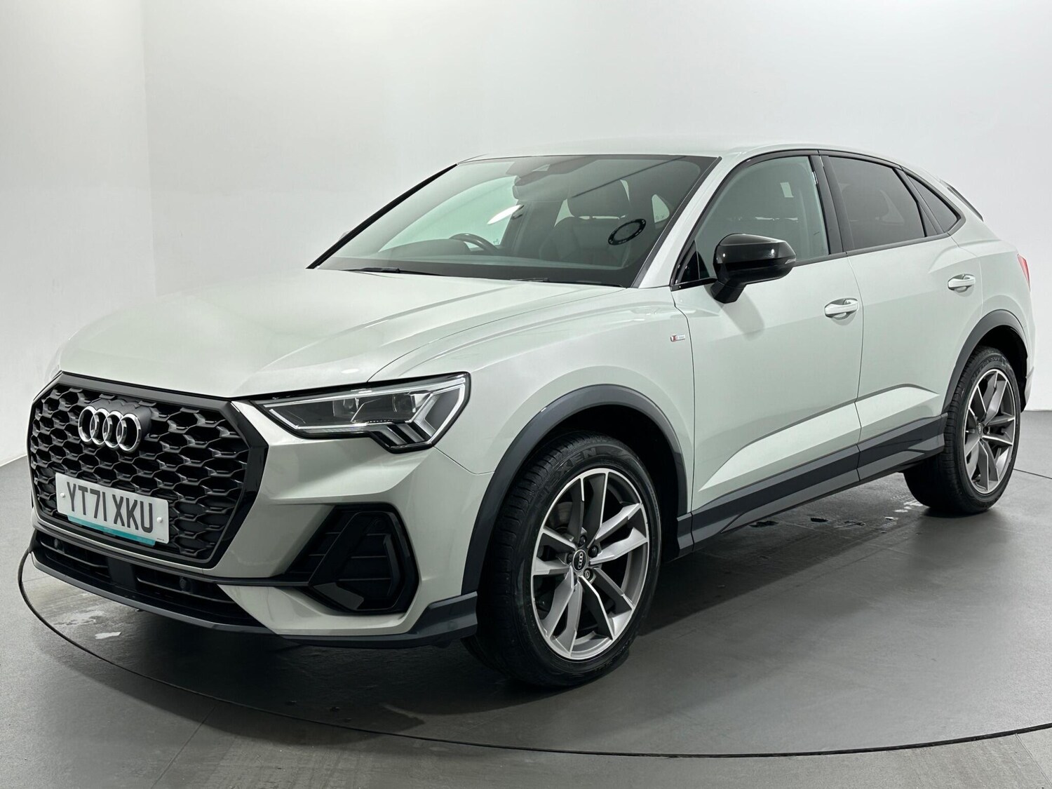 Used Audi Q3 2021 for sale - 76878960: Photo 4