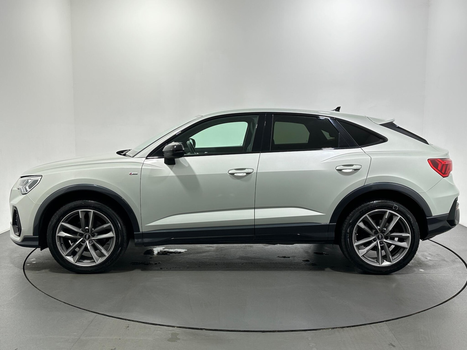 Used Audi Q3 2021 for sale - 76878960: Photo 5