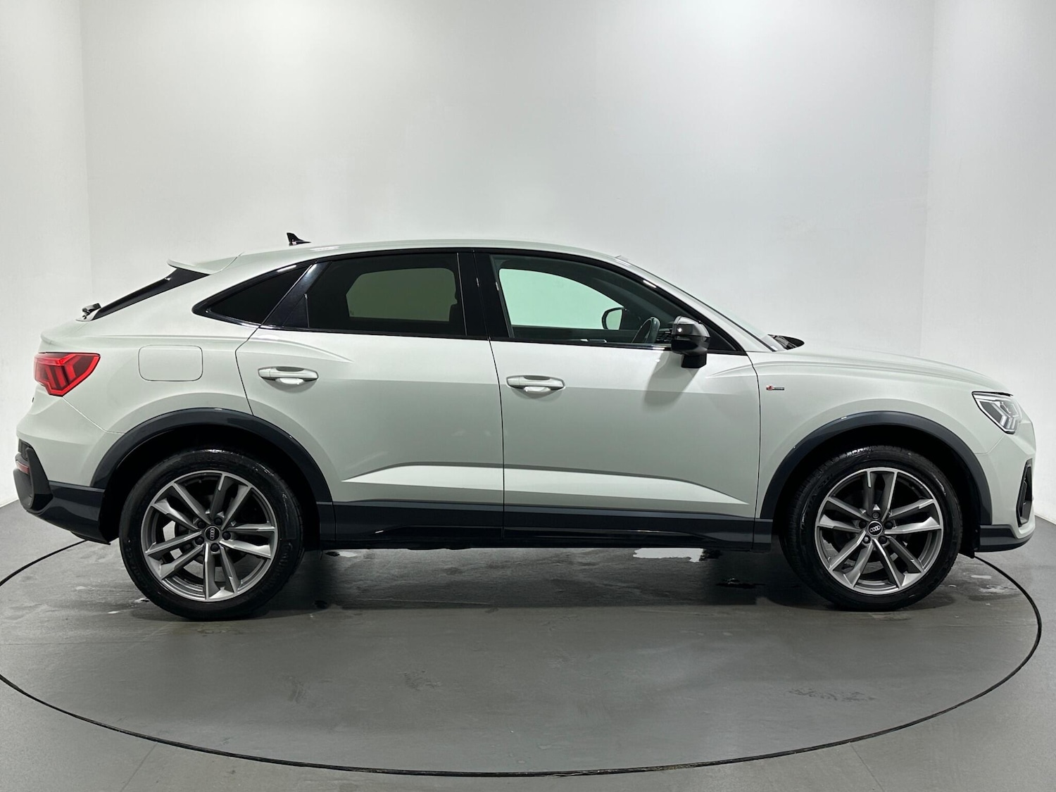 Used Audi Q3 2021 for sale - 76878960: Photo 9