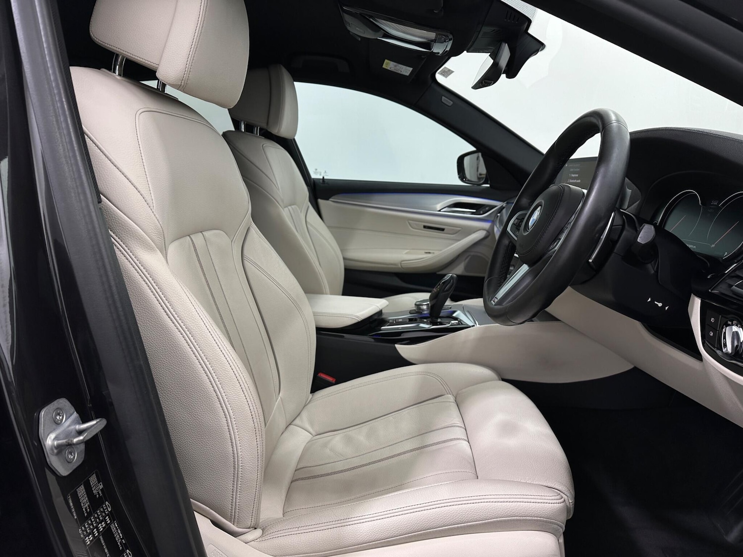 Used BMW 5 Series 2018 for sale - 77091803: Photo 31