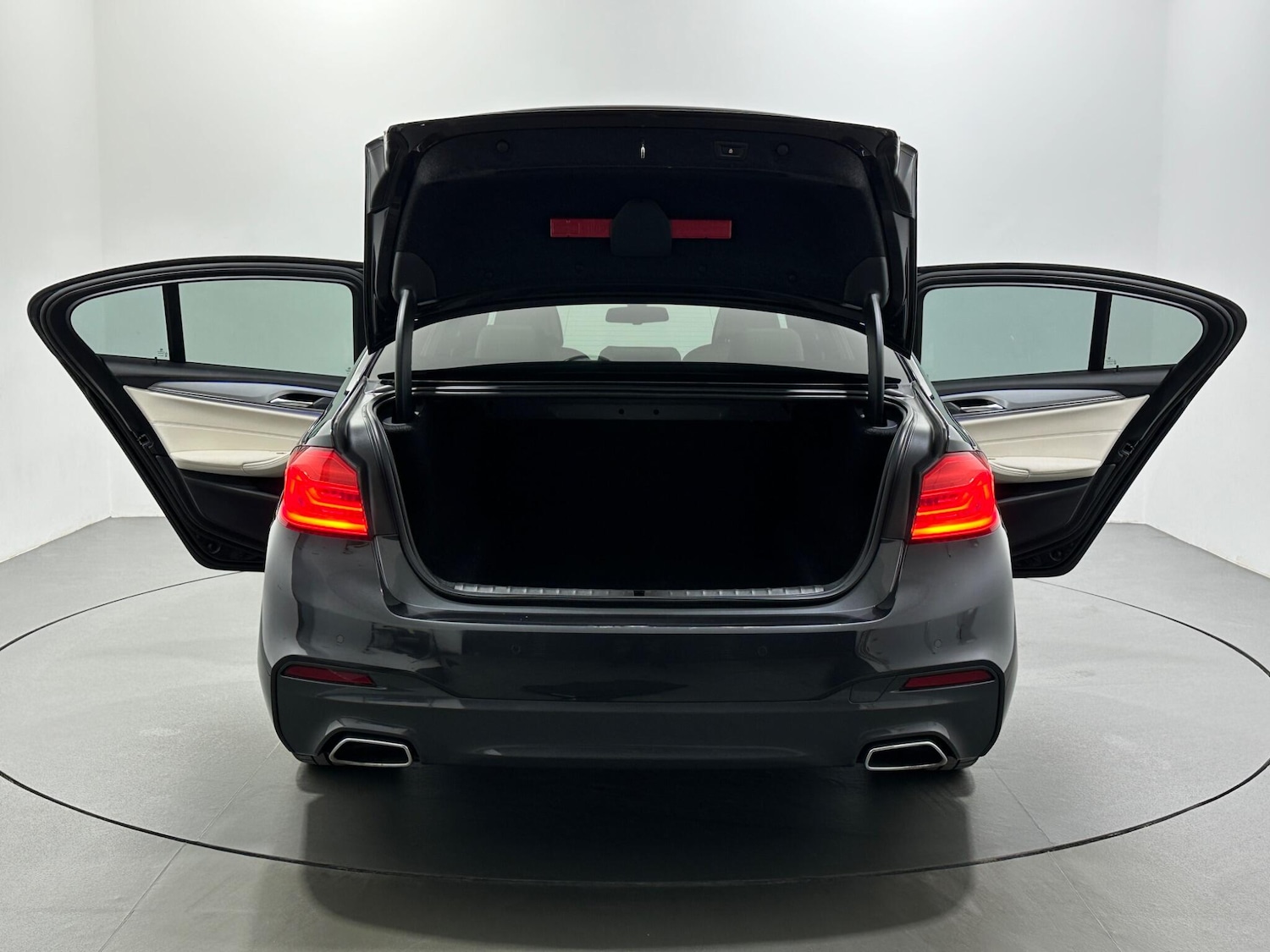 Used BMW 5 Series 2018 for sale - 77091803: Photo 45