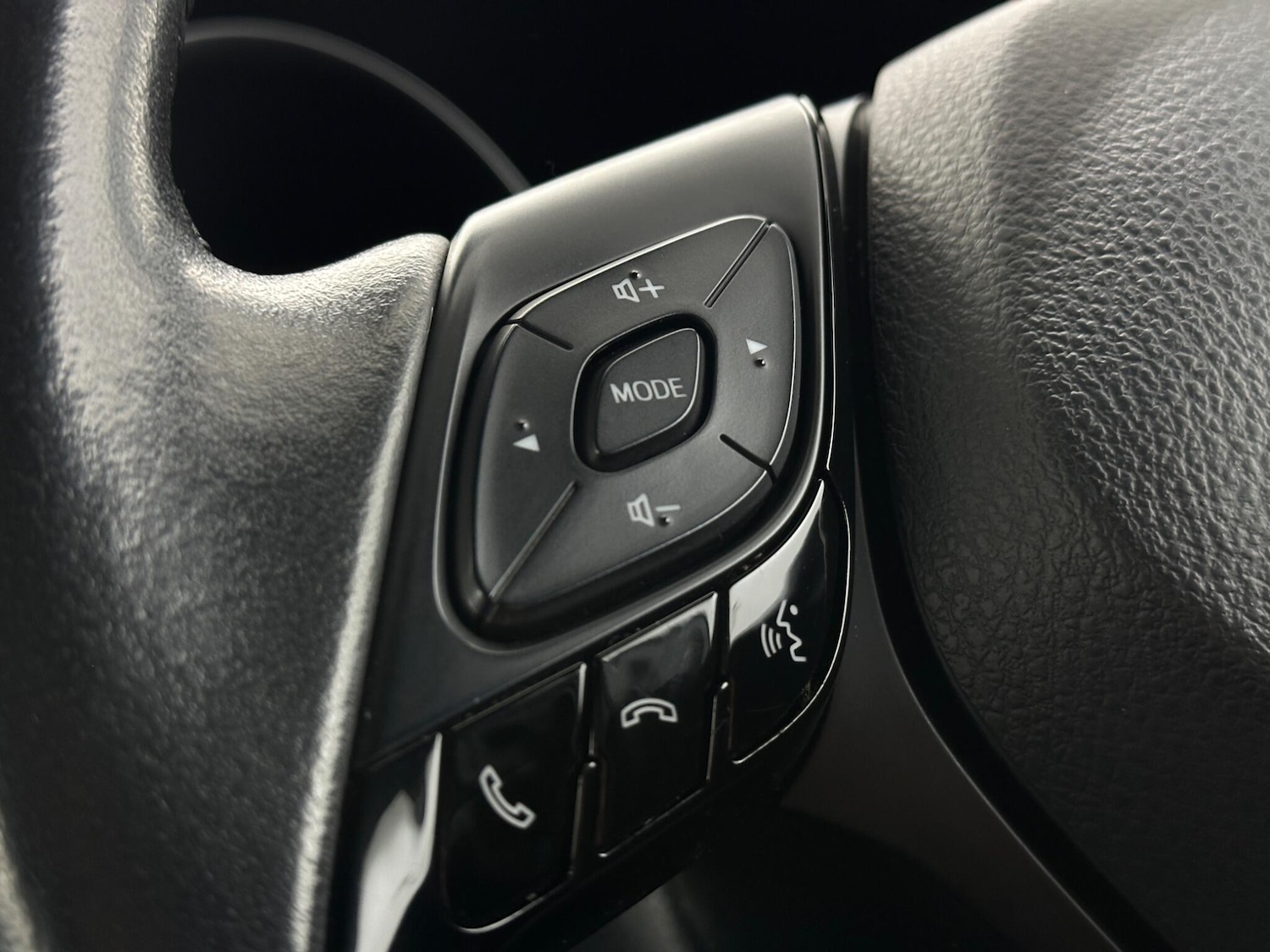 Used Toyota C-HR 2022 for sale - 76878909: Photo 14