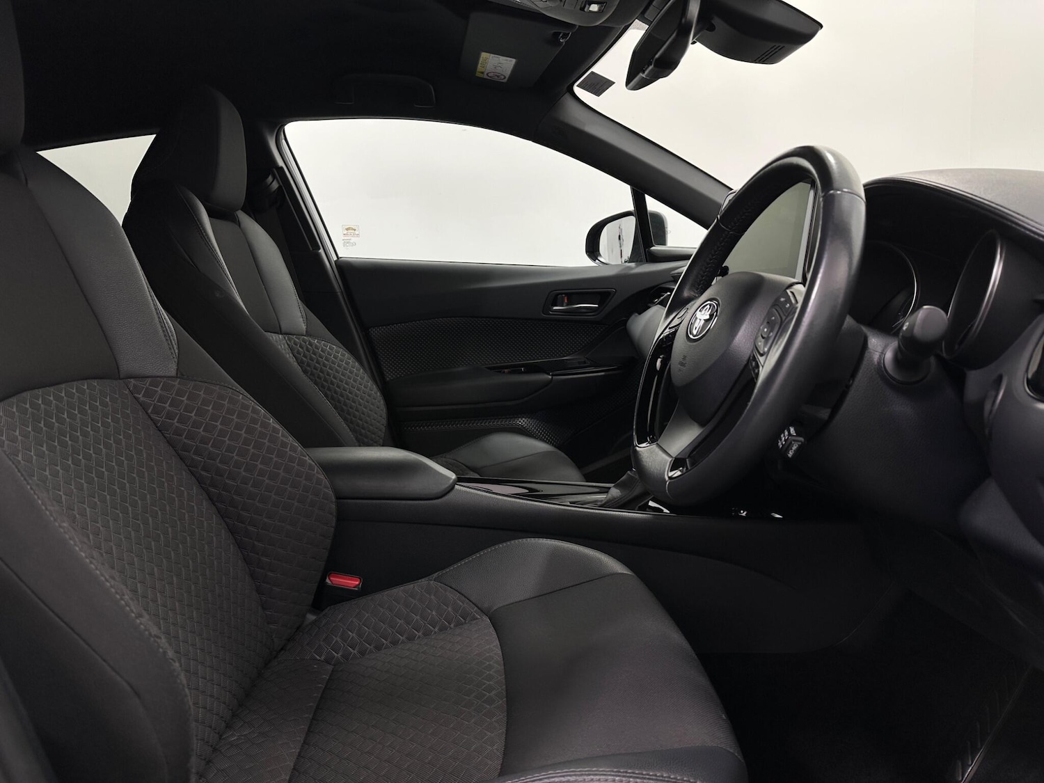 Used Toyota C-HR 2022 for sale - 76878909: Photo 30