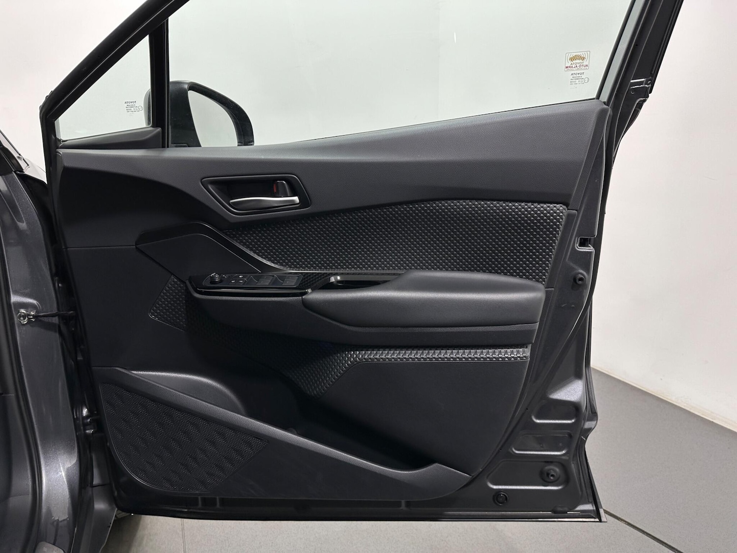 Used Toyota C-HR 2022 for sale - 76878909: Photo 32