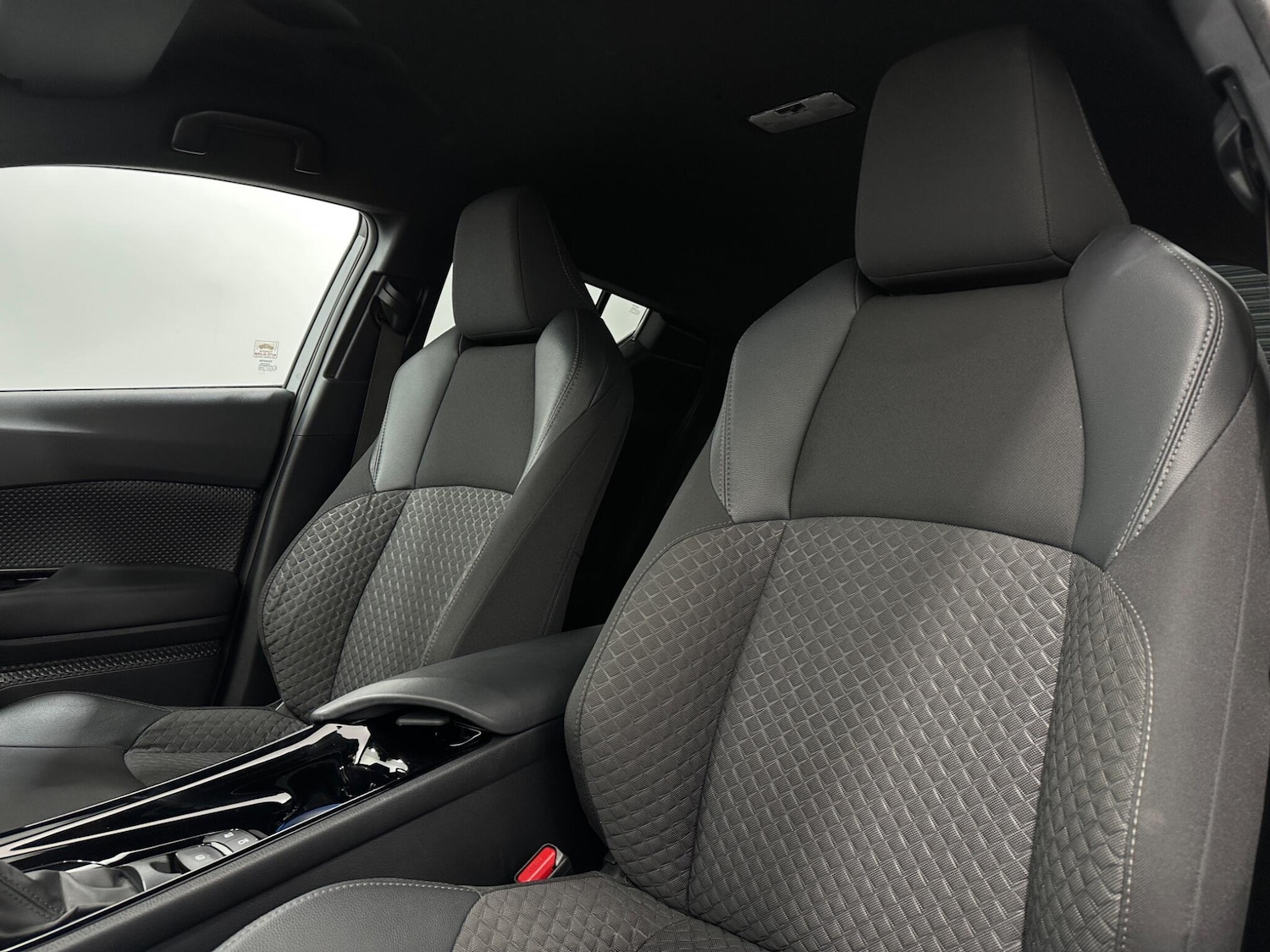 Used Toyota C-HR 2022 for sale - 76878909: Photo 34