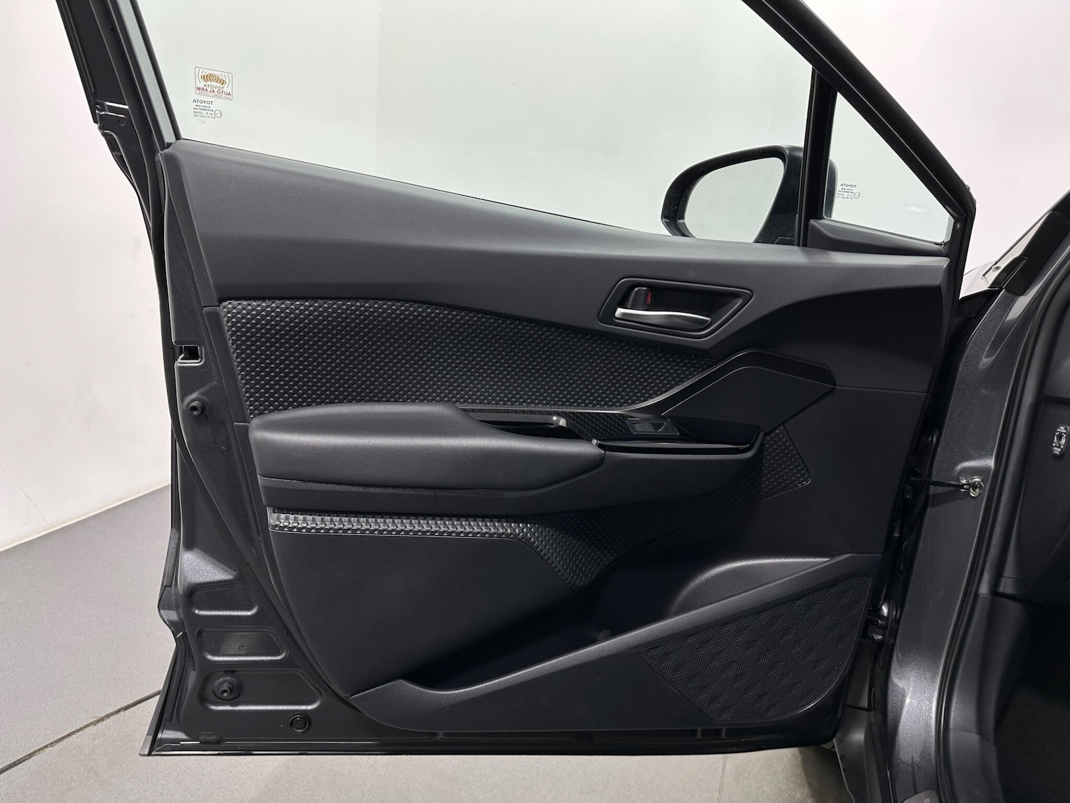 Used Toyota C-HR 2022 for sale - 76878909: Photo 35