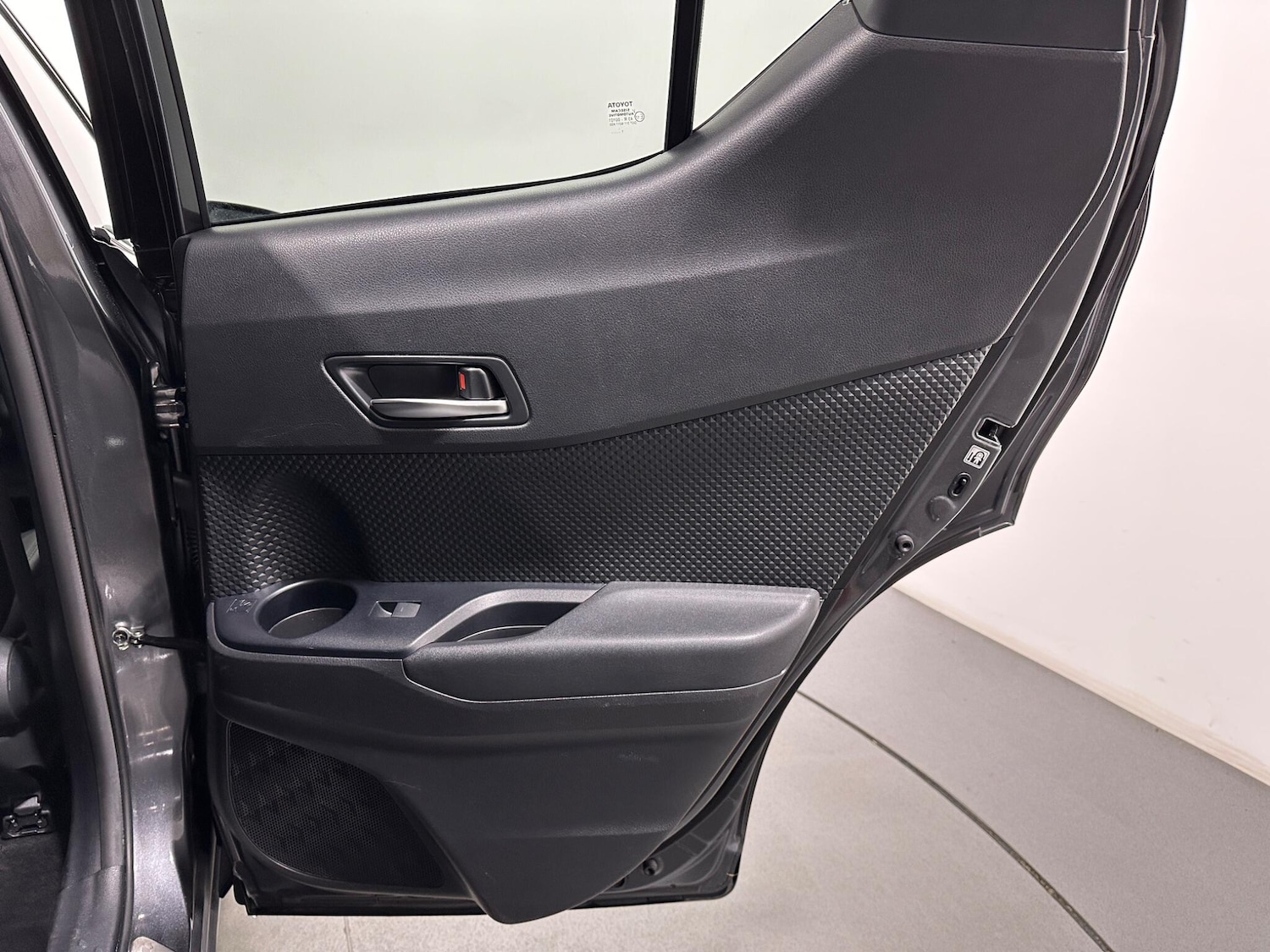 Used Toyota C-HR 2022 for sale - 76878909: Photo 41