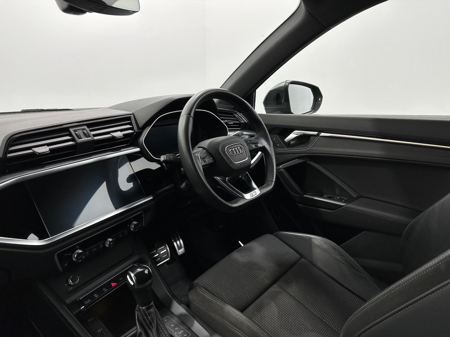 Used Audi Q3 2020 for sale - 76878849: Photo 28