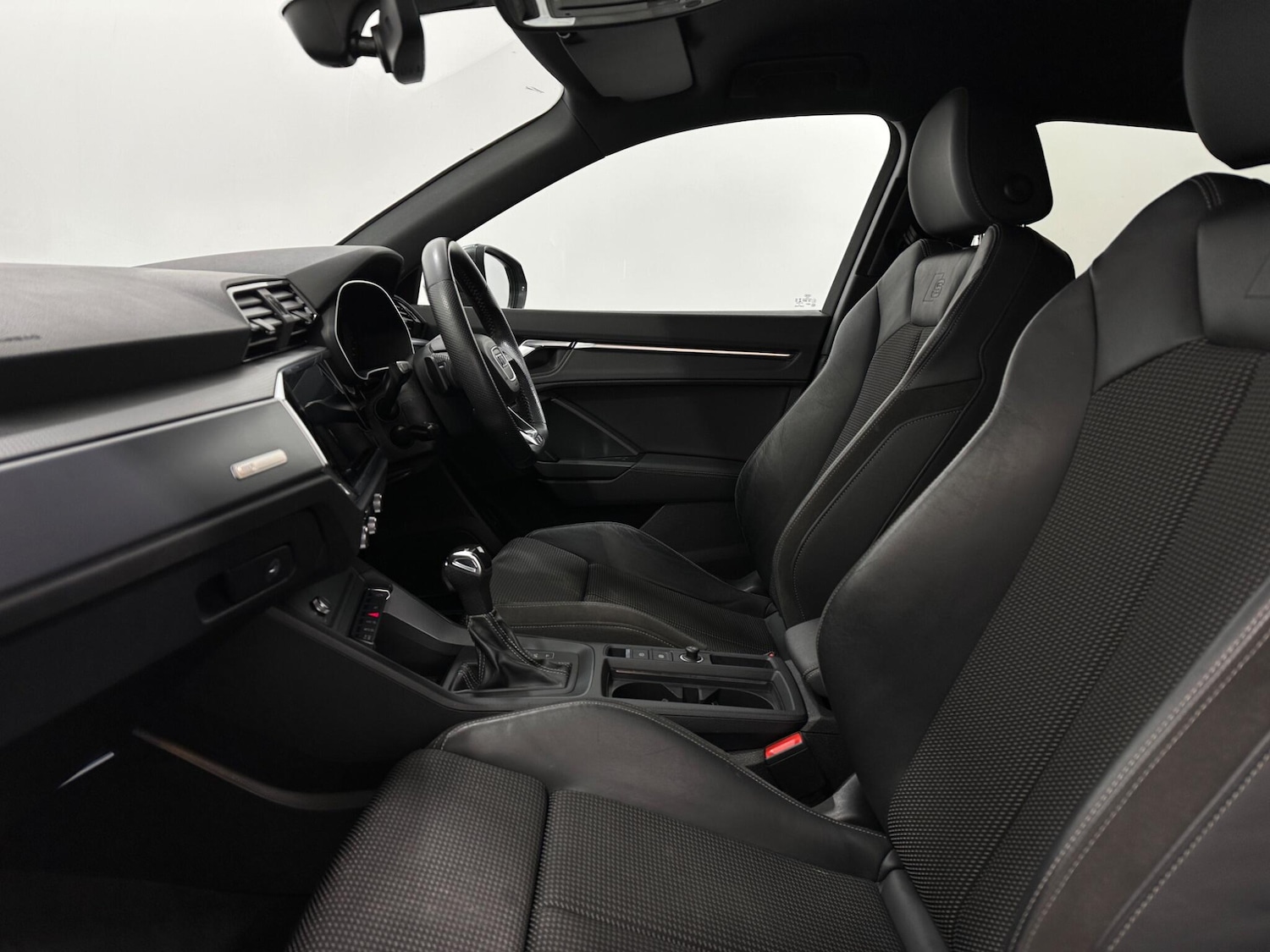 Used Audi Q3 2020 for sale - 76878849: Photo 32