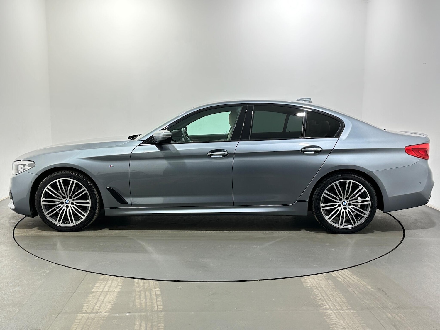 Used BMW 5 Series 2018 for sale - 77898294: Photo 5