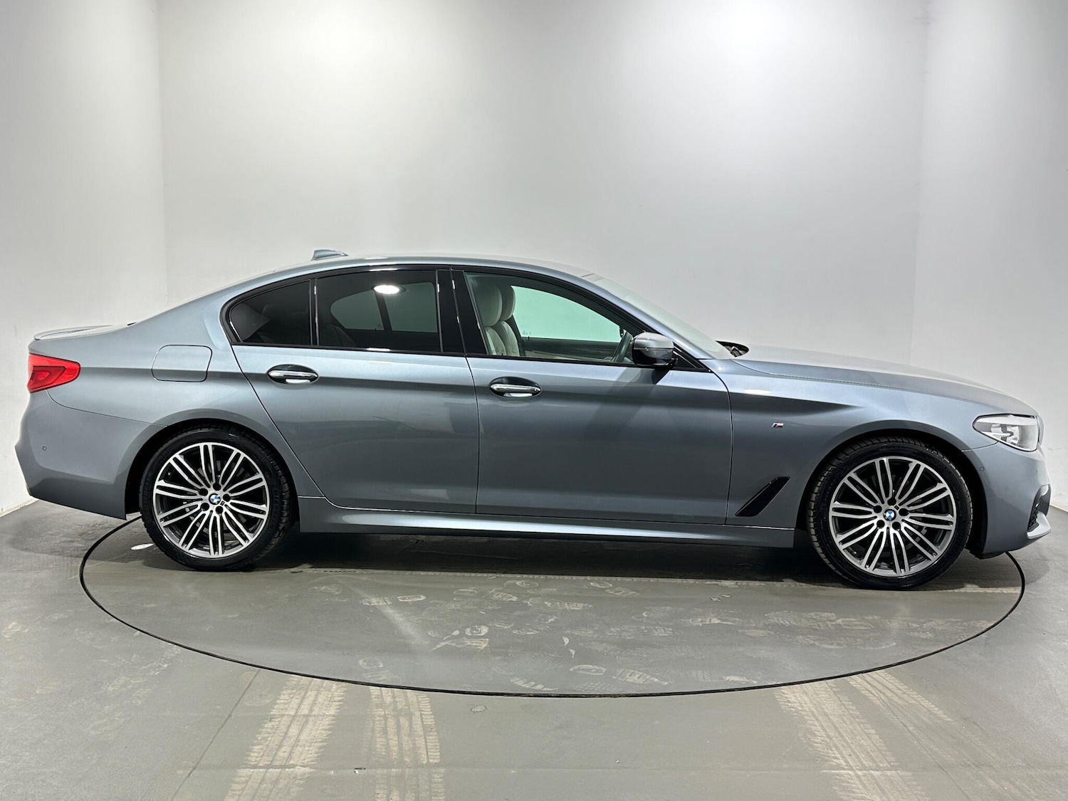 Used BMW 5 Series 2018 for sale - 77898294: Photo 9