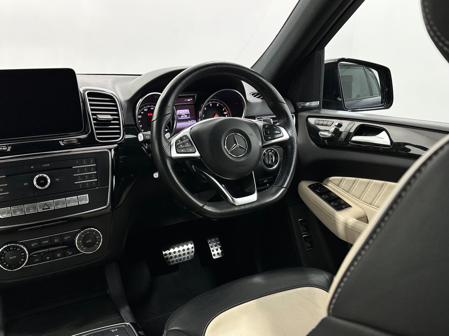 Used Mercedes-Benz GLE 2018 for sale - 77637391: Photo 12