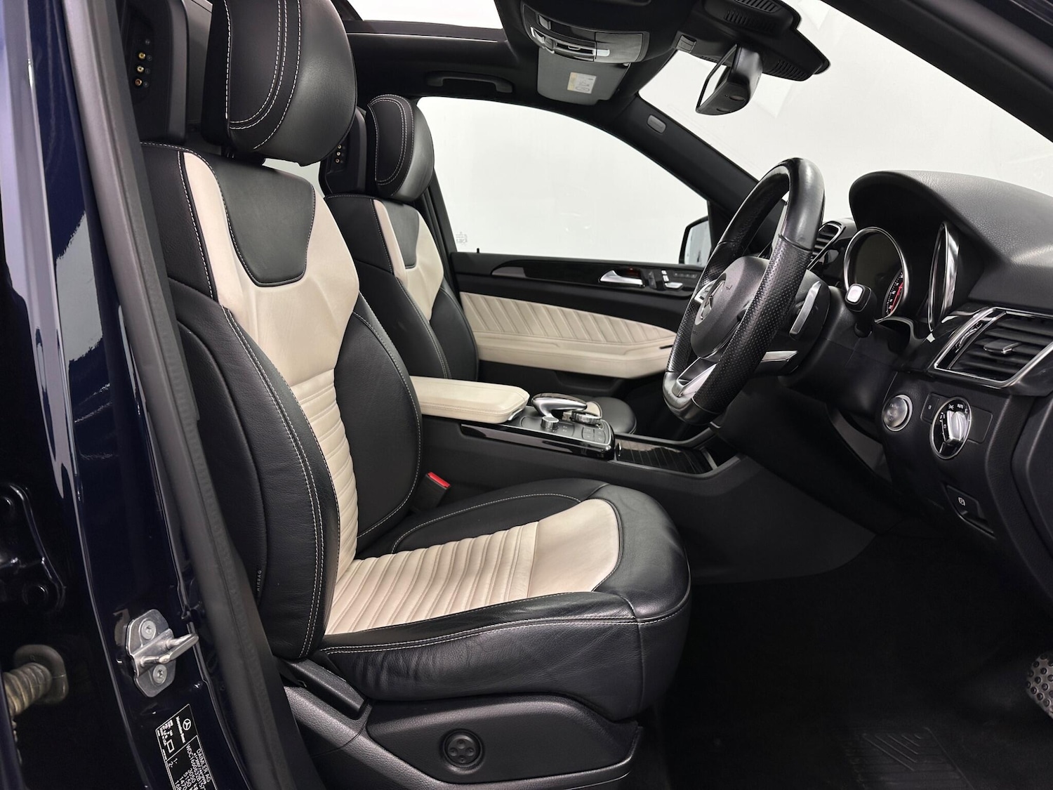 Used Mercedes-Benz GLE 2018 for sale - 77637391: Photo 37