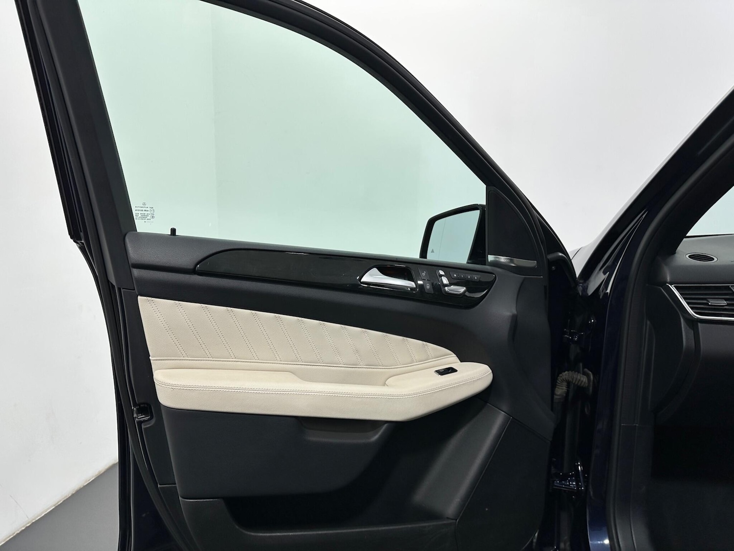 Used Mercedes-Benz GLE 2018 for sale - 77637391: Photo 44