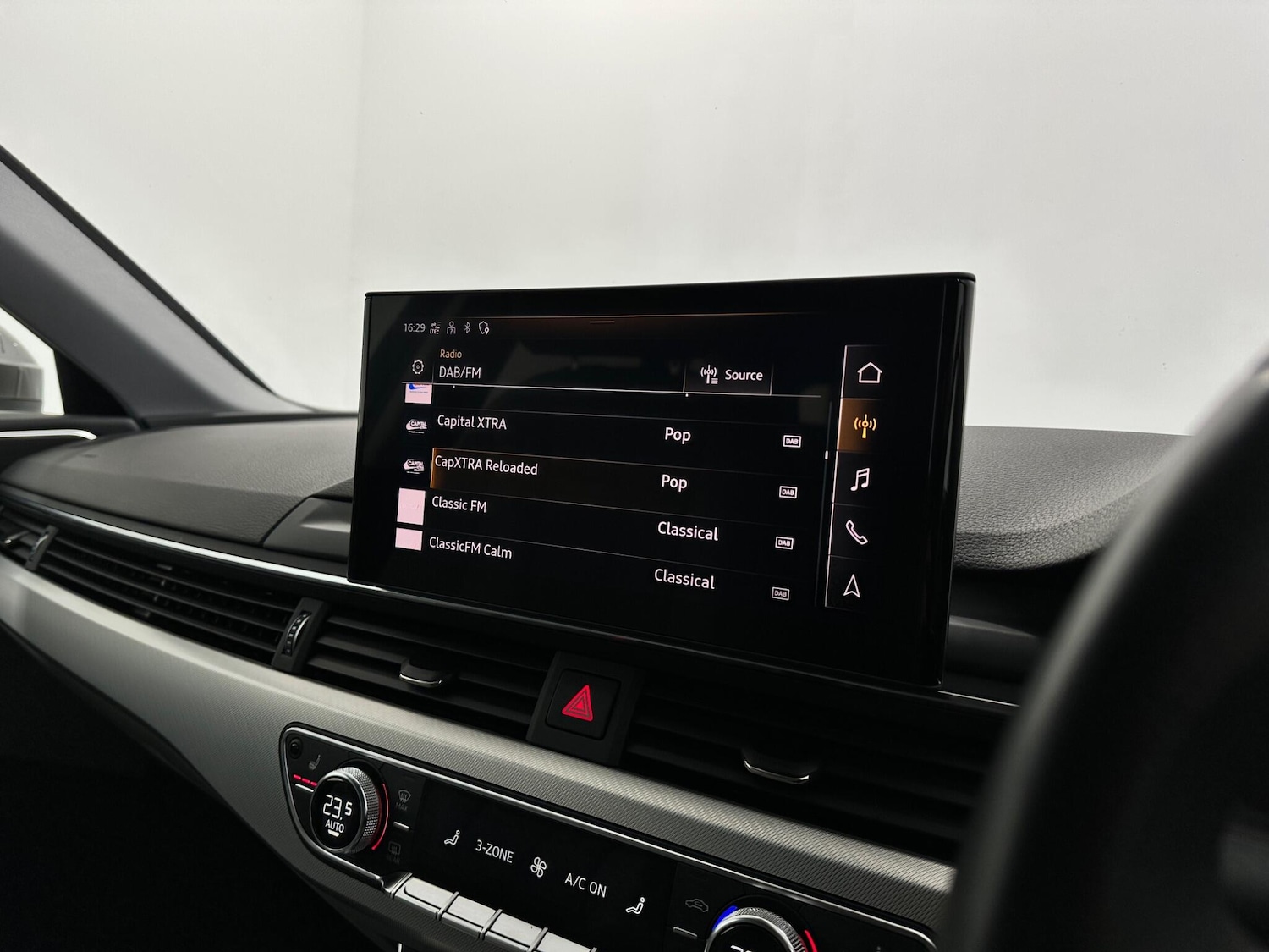 Used Audi A4 Avant 2022 for sale - 77637521: Photo 28