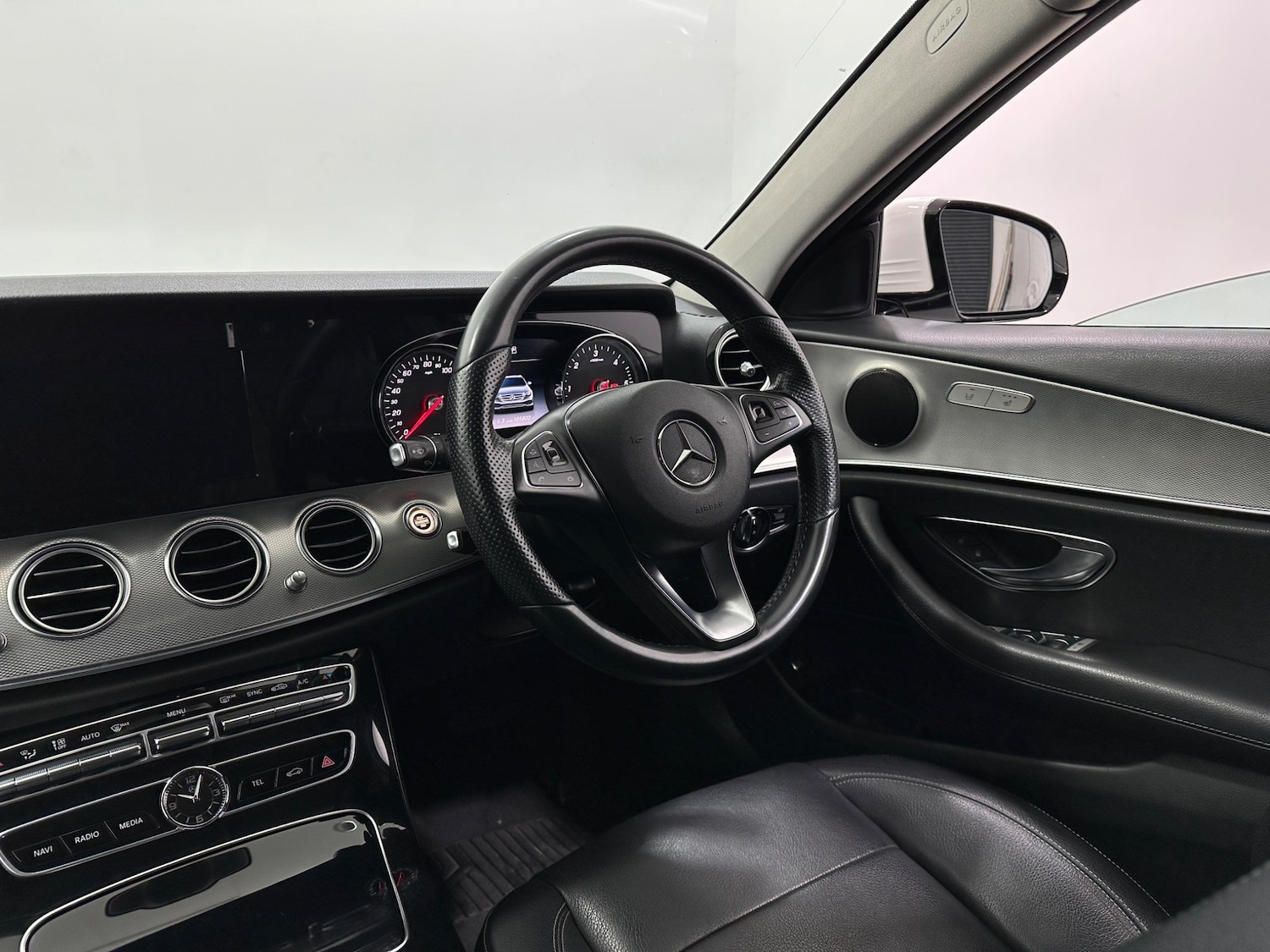 Used Mercedes-Benz E Class 2017 for sale - 76878867: Photo 11