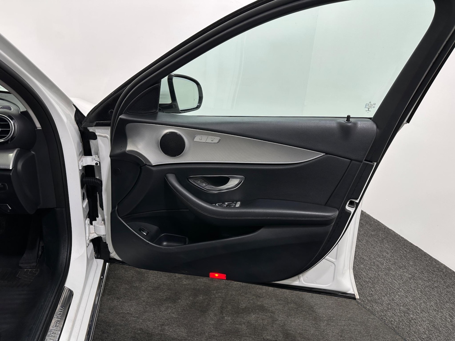 Used Mercedes-Benz E Class 2017 for sale - 76878867: Photo 32