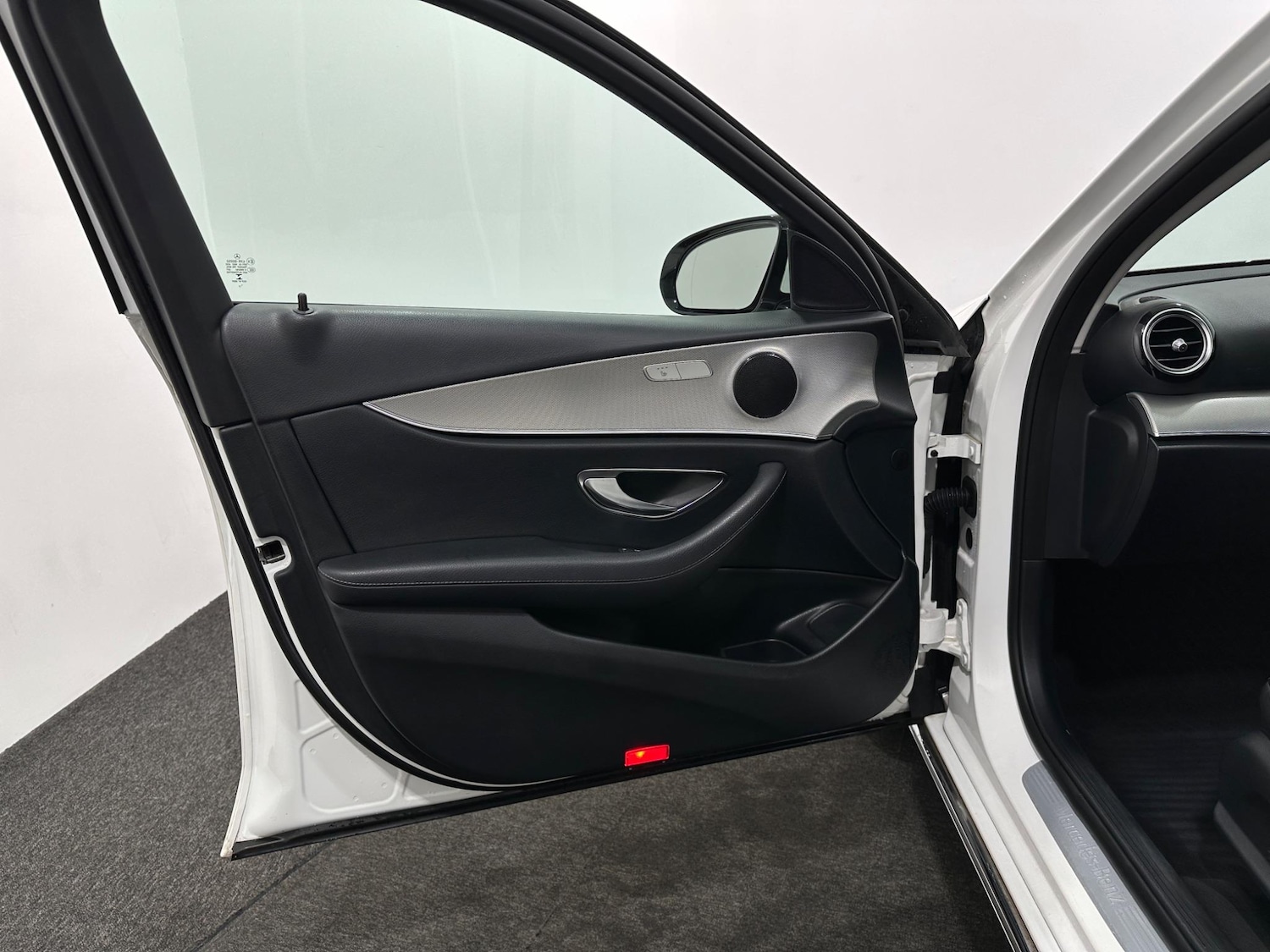 Used Mercedes-Benz E Class 2017 for sale - 76878867: Photo 35