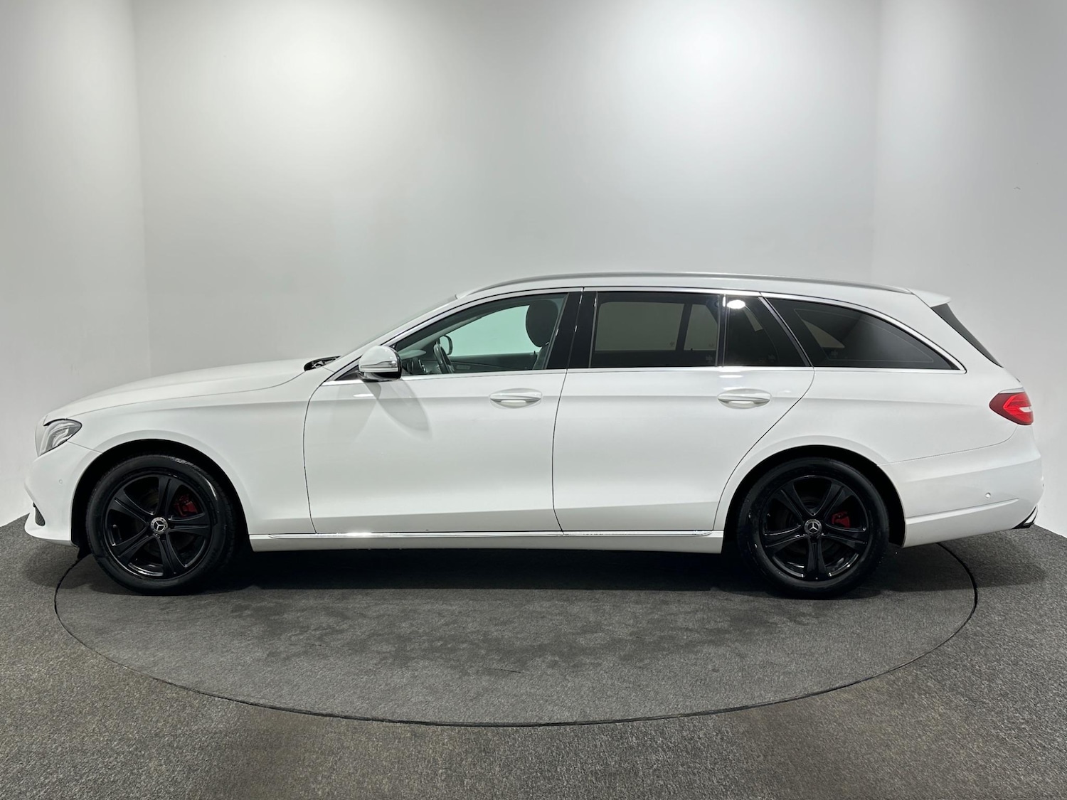 Used Mercedes-Benz E Class 2017 for sale - 76878867: Photo 5