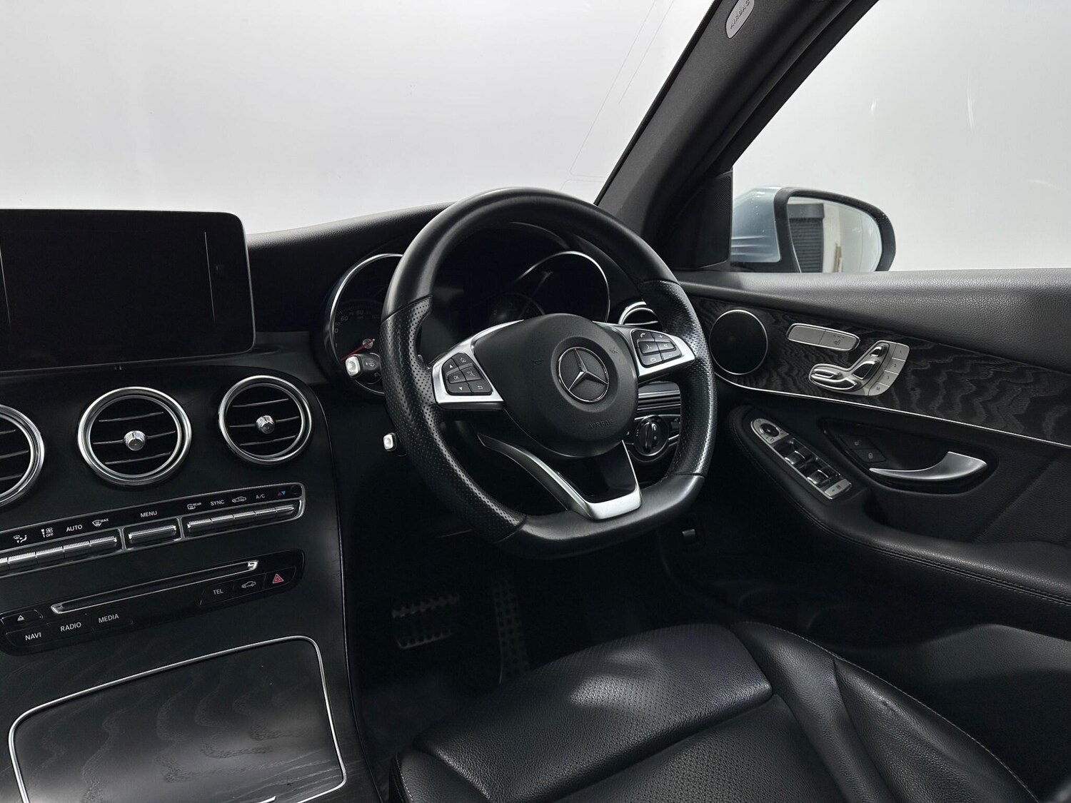 Used Mercedes-Benz GLC 2018 for sale - 77510349: Photo 11