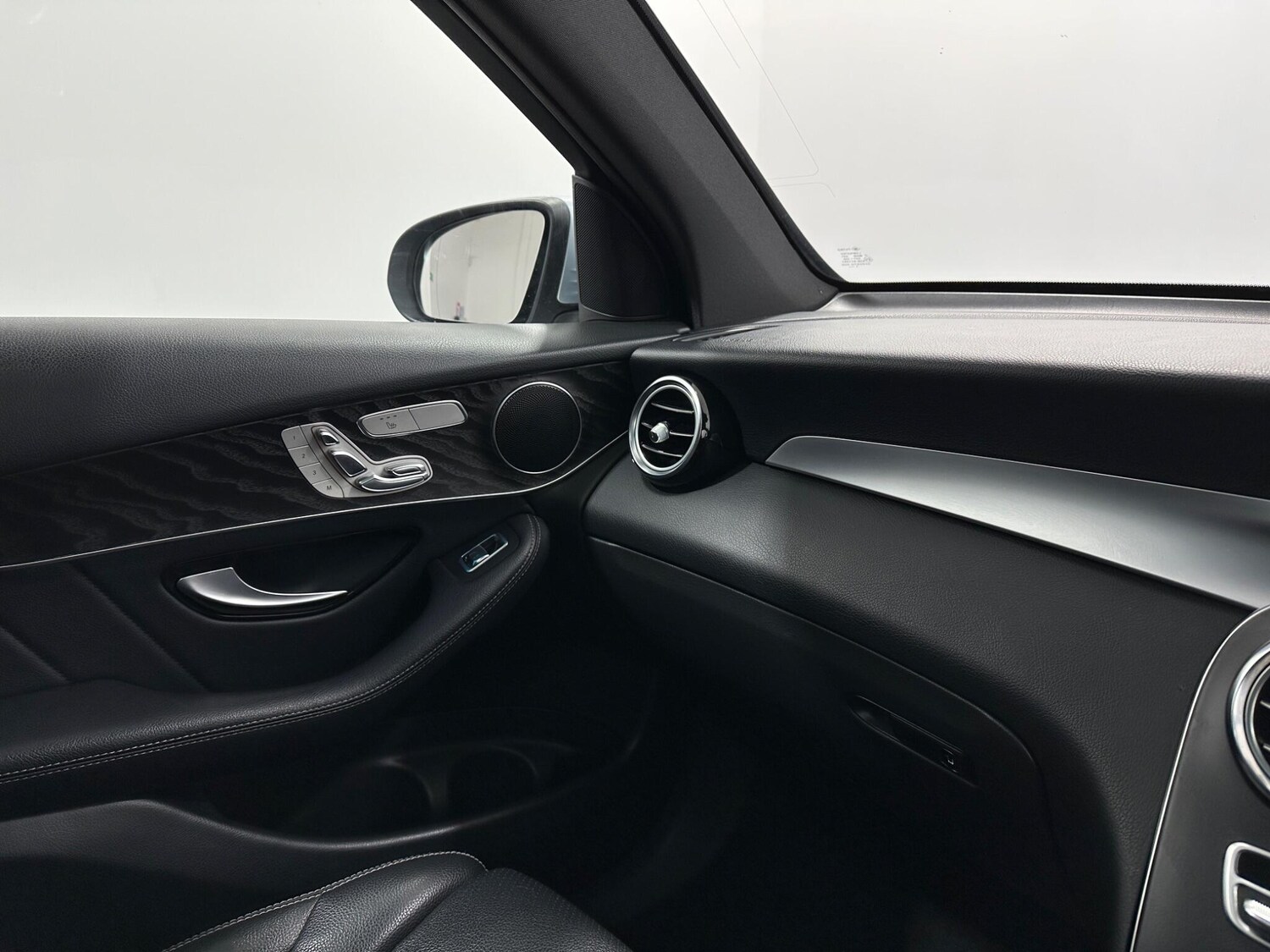 Used Mercedes-Benz GLC 2018 for sale - 77510349: Photo 28