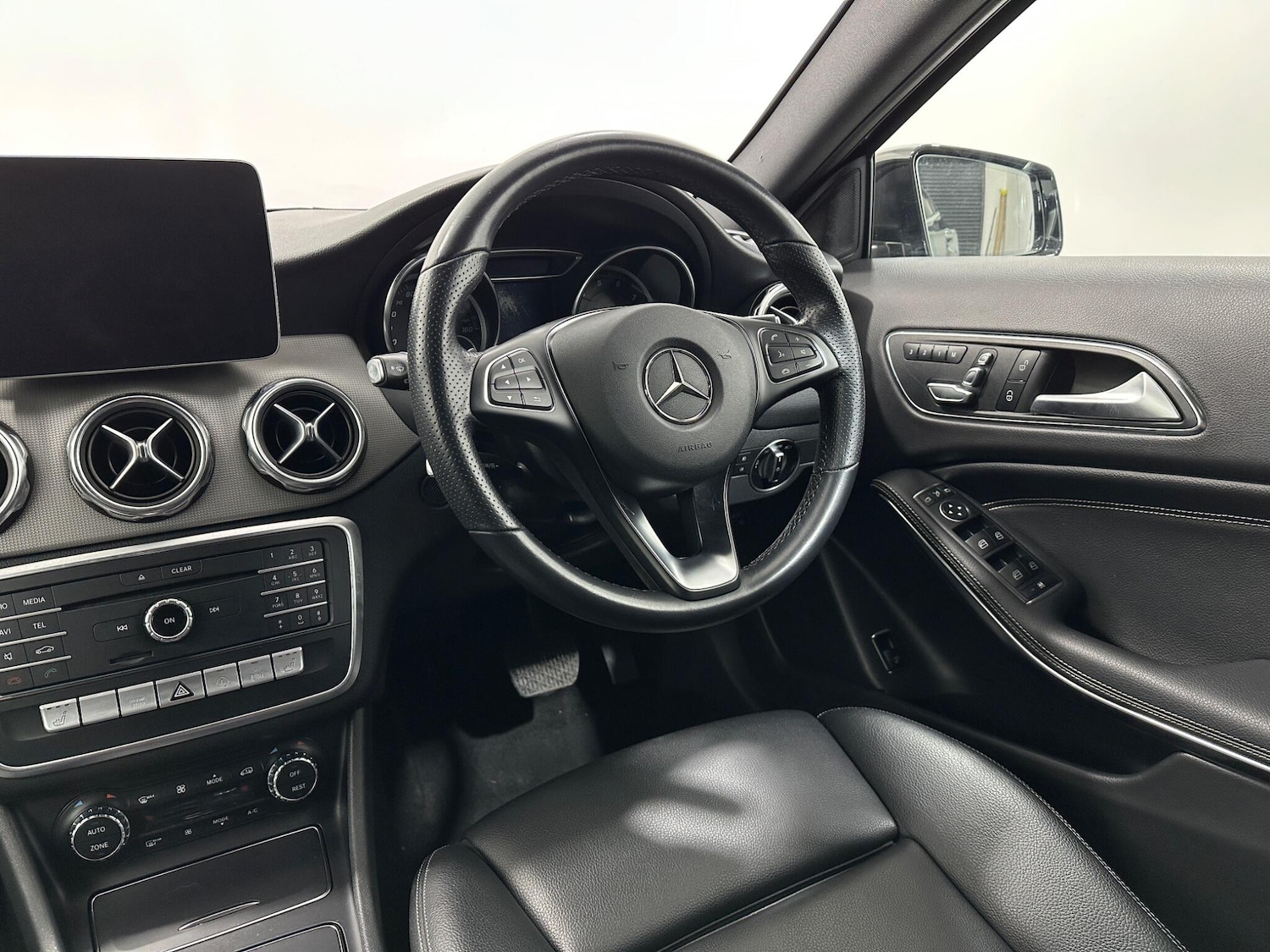Used Mercedes-Benz GLA 2019 for sale - 77977866: Photo 12