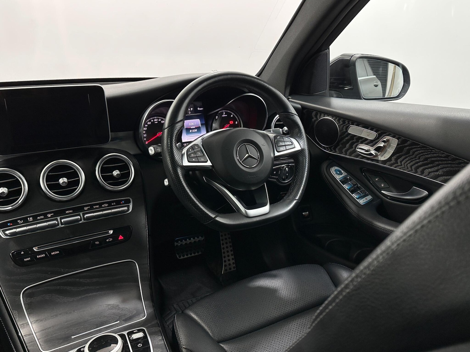 Used Mercedes-Benz GLC 2018 for sale - 76879011: Photo 11