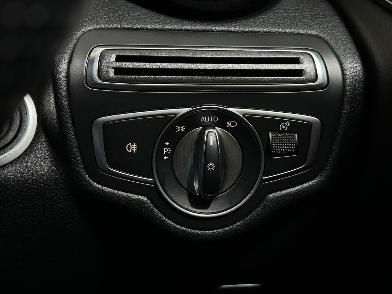 Used Mercedes-Benz GLC 2018 for sale - 76879011: Photo 17