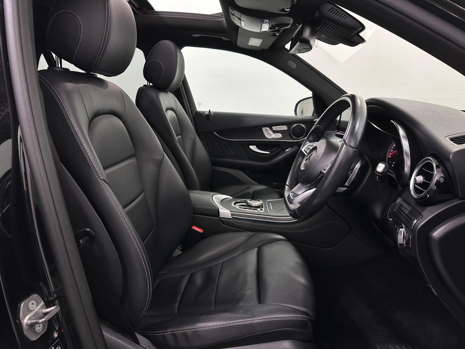 Used Mercedes-Benz GLC 2018 for sale - 76879011: Photo 30