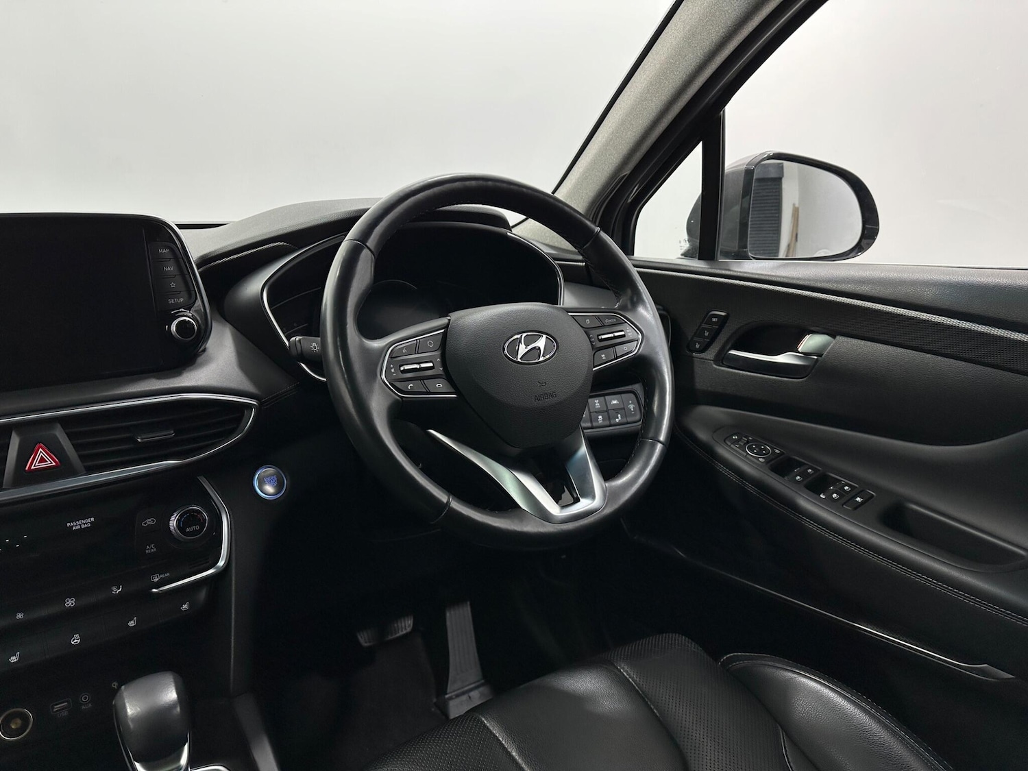 Used Hyundai Santa Fe 2018 for sale - 77598068: Photo 11